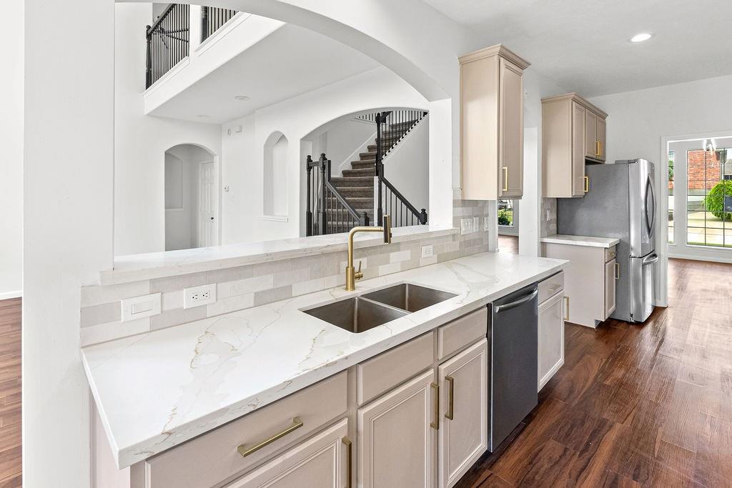 22206 Bridgestone Pine Court