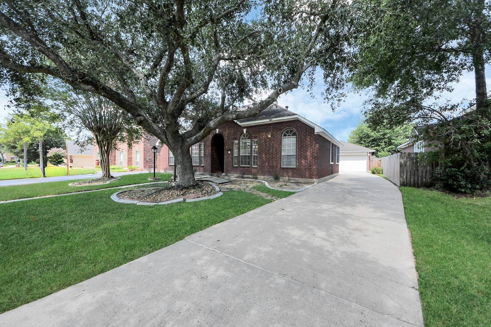 6406 Castle Lane Drive