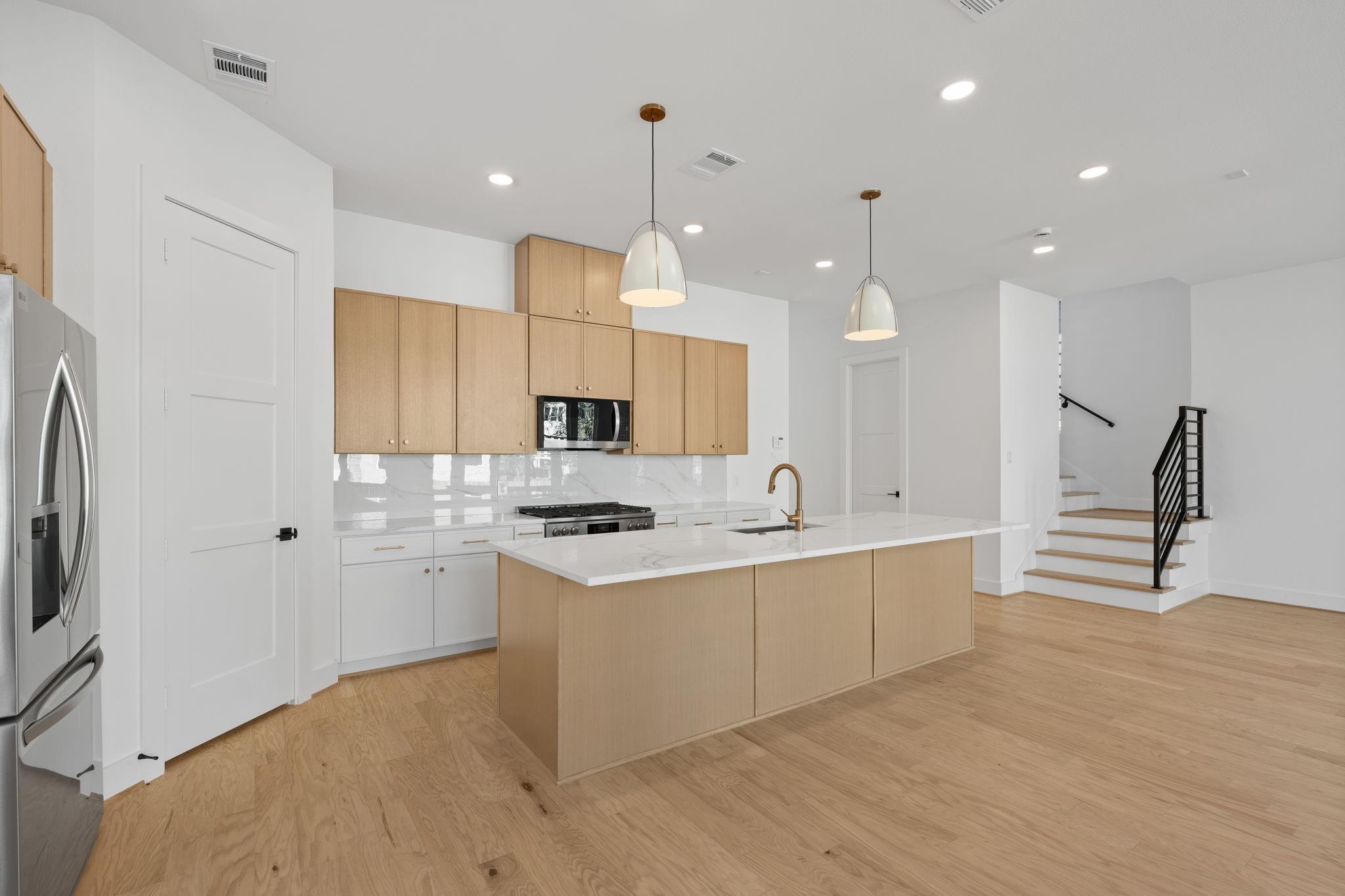 1103 E 37th Street