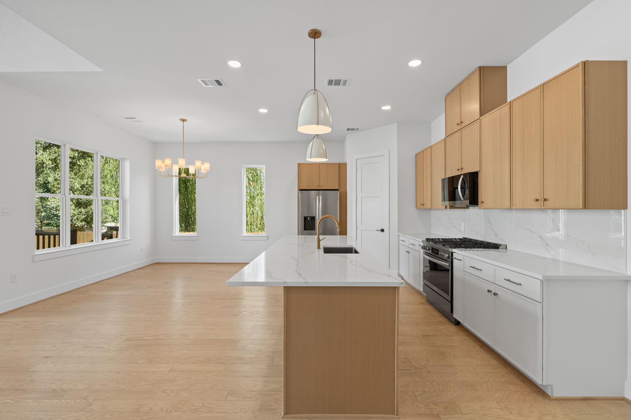 1103 E 37th Street