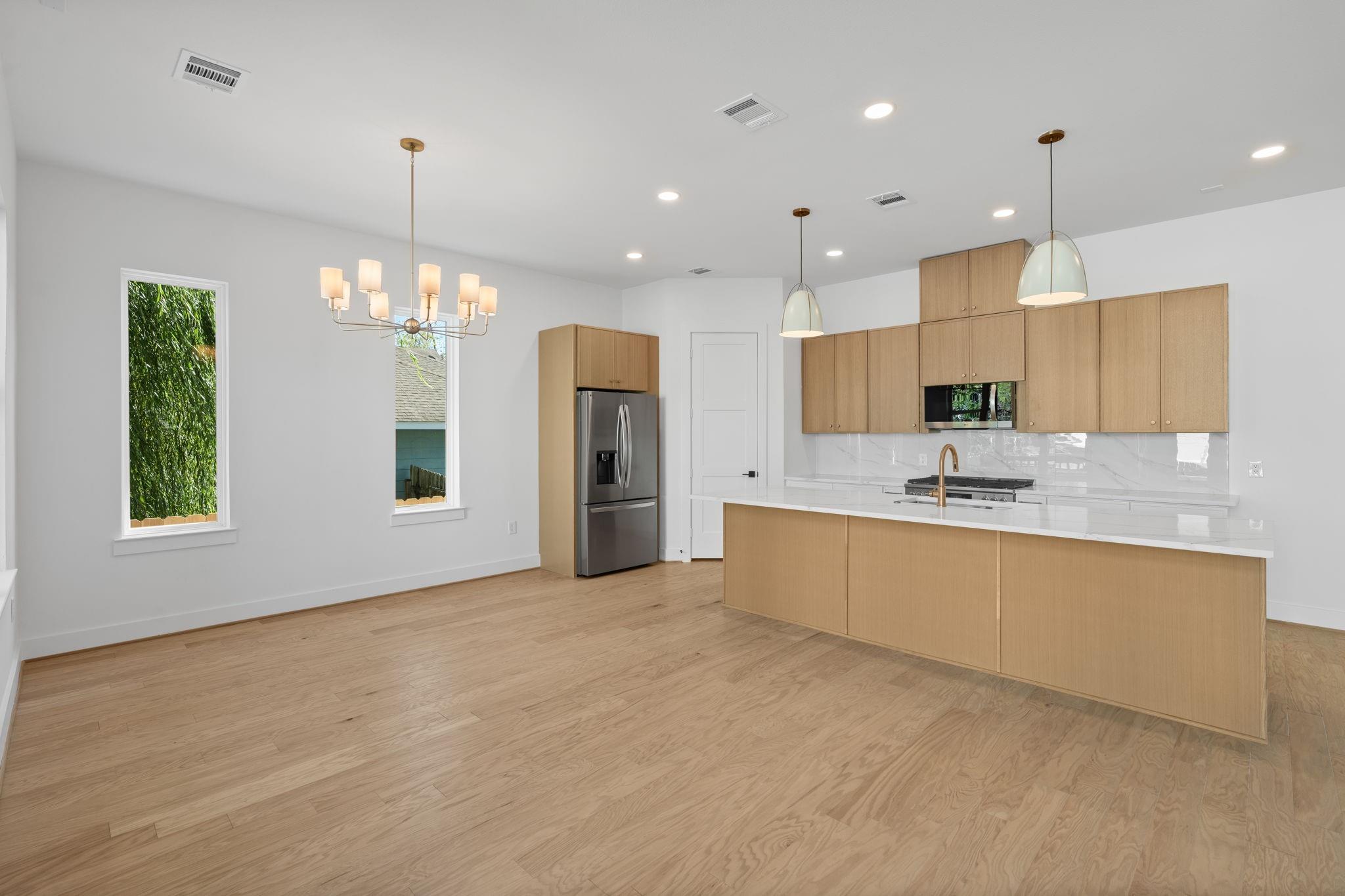 1103 E 37th Street