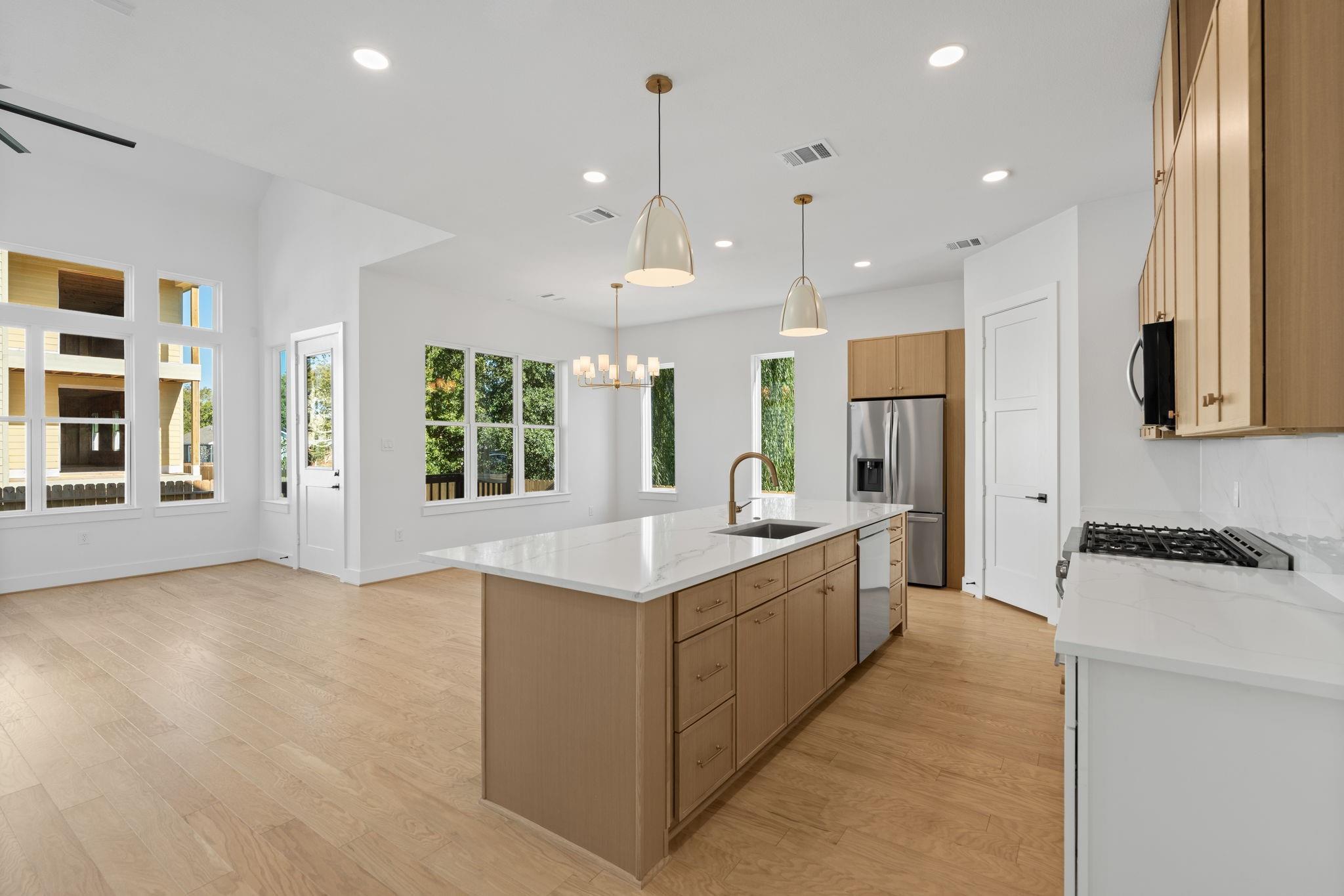 1103 E 37th Street