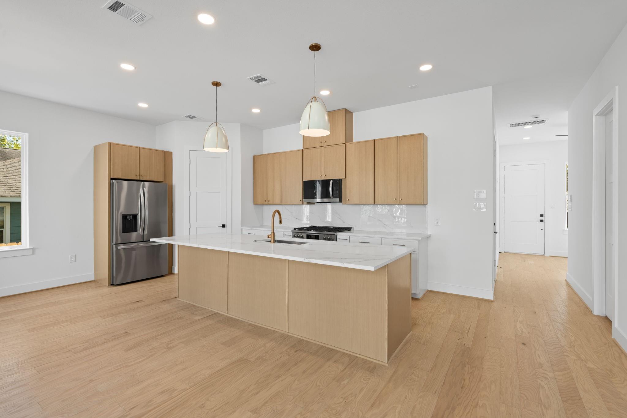 1103 E 37th Street