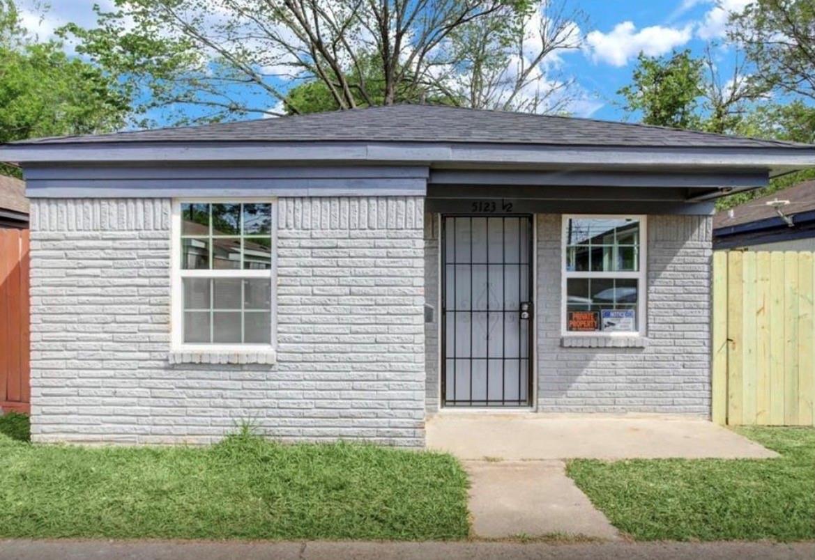 5123 Peachtree Street Unit: 1/2