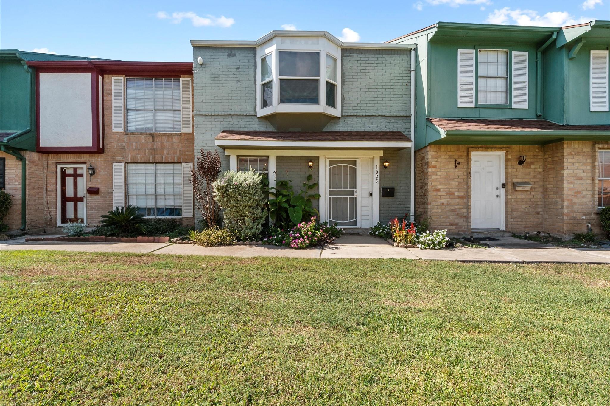 1025 Willow Oaks Circle