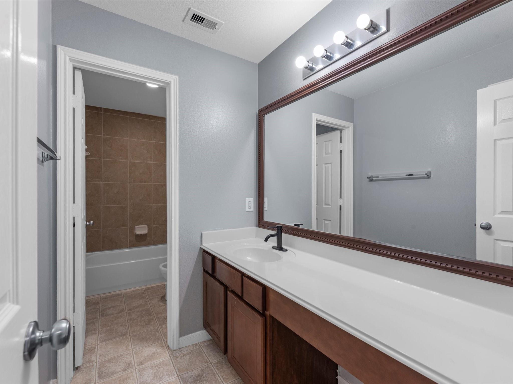 6131 Settlers Lake Circle W