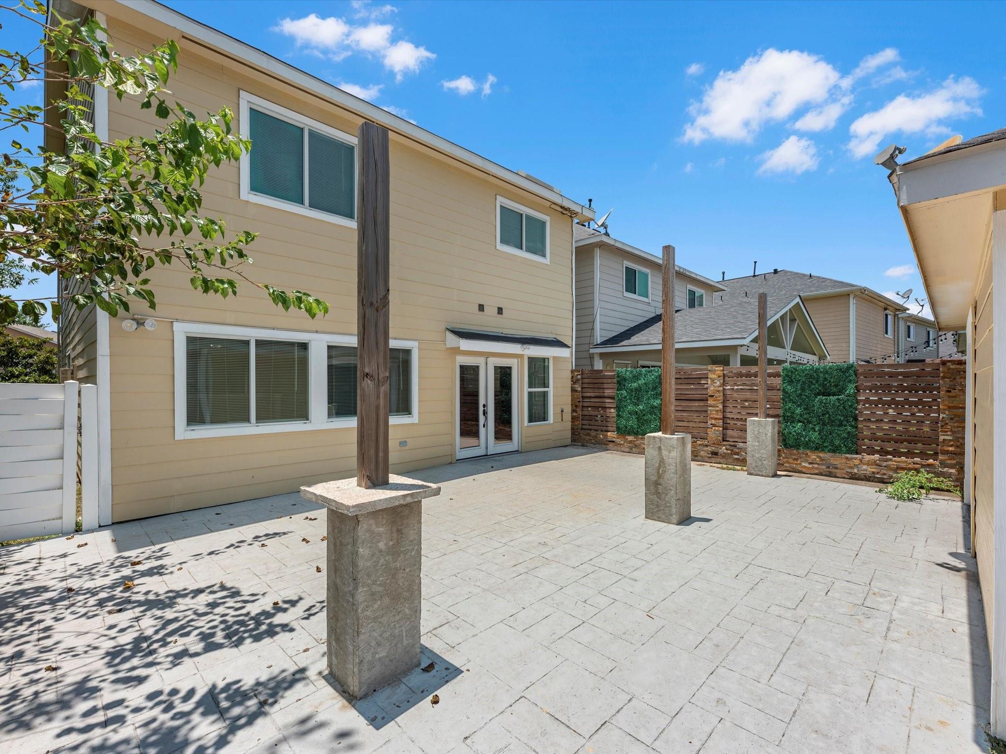 6131 Settlers Lake Circle W