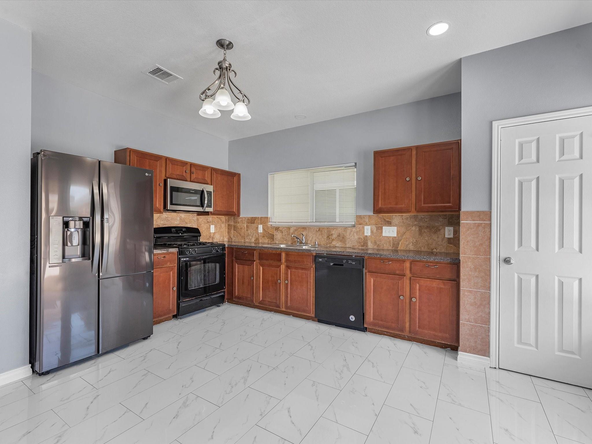 6131 Settlers Lake Circle W