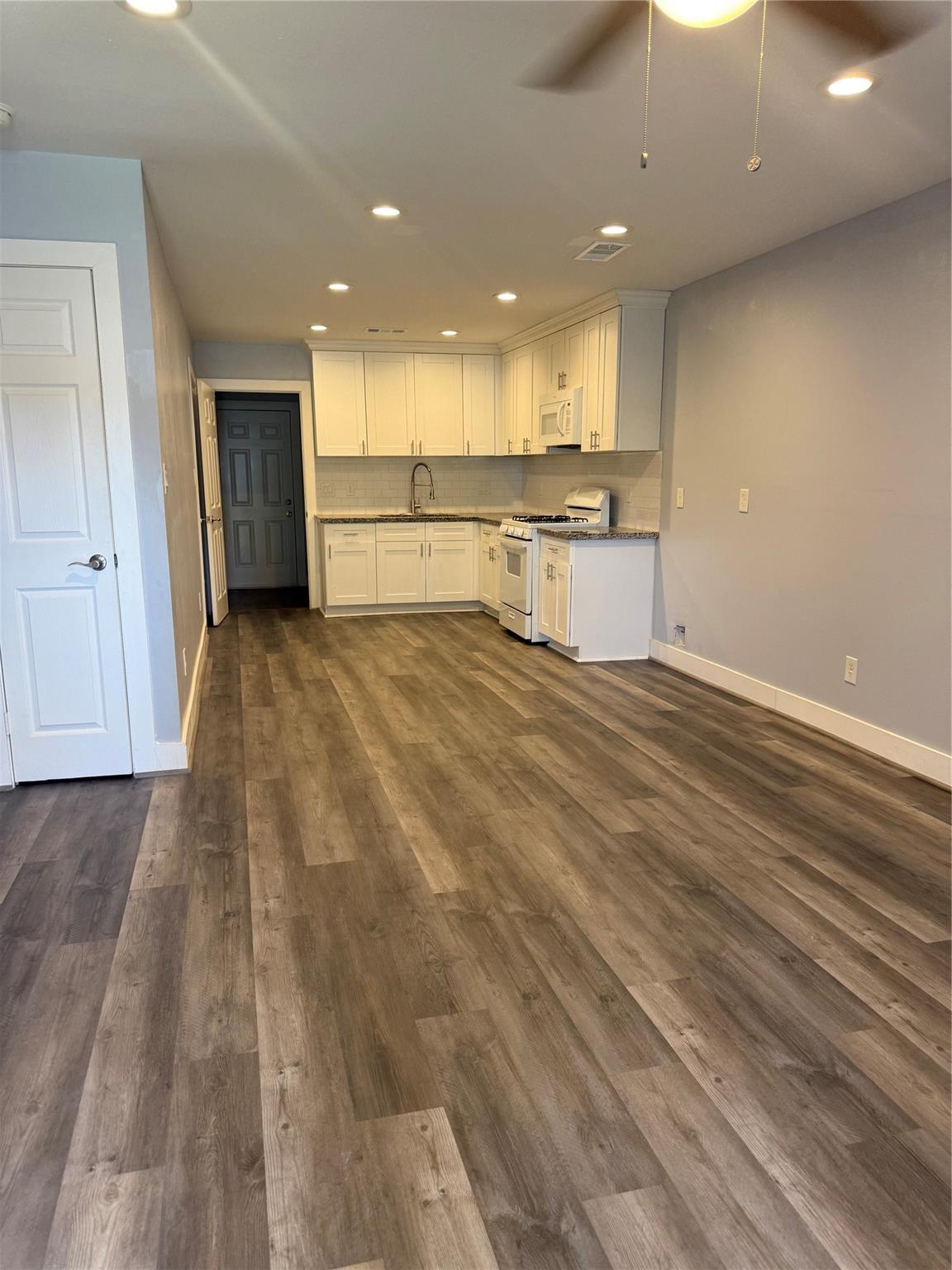 6712 Eastwood Street