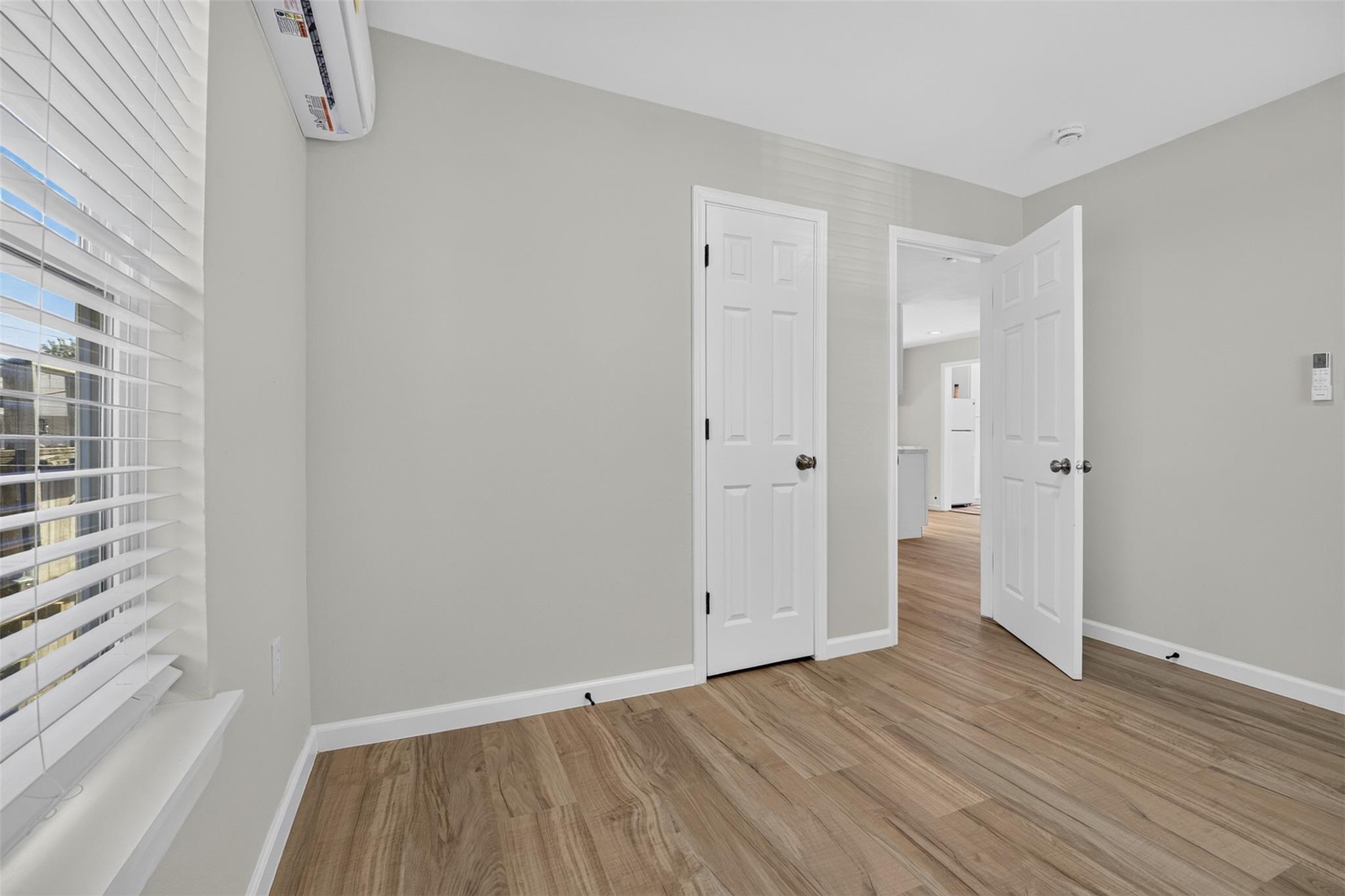 908 1/2 Jewett St Street