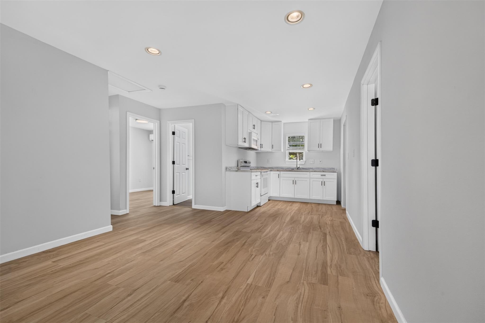 908 1/2 Jewett St Street