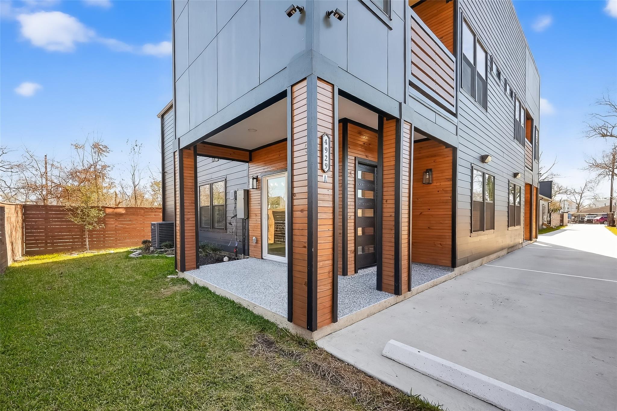 4929 Wilmington St A/B Street