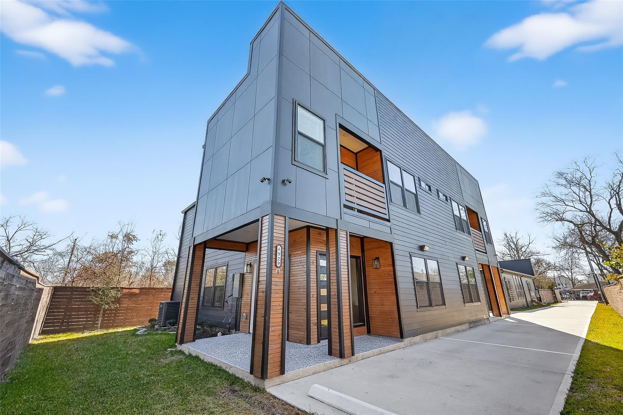 4929 Wilmington St A/B Street