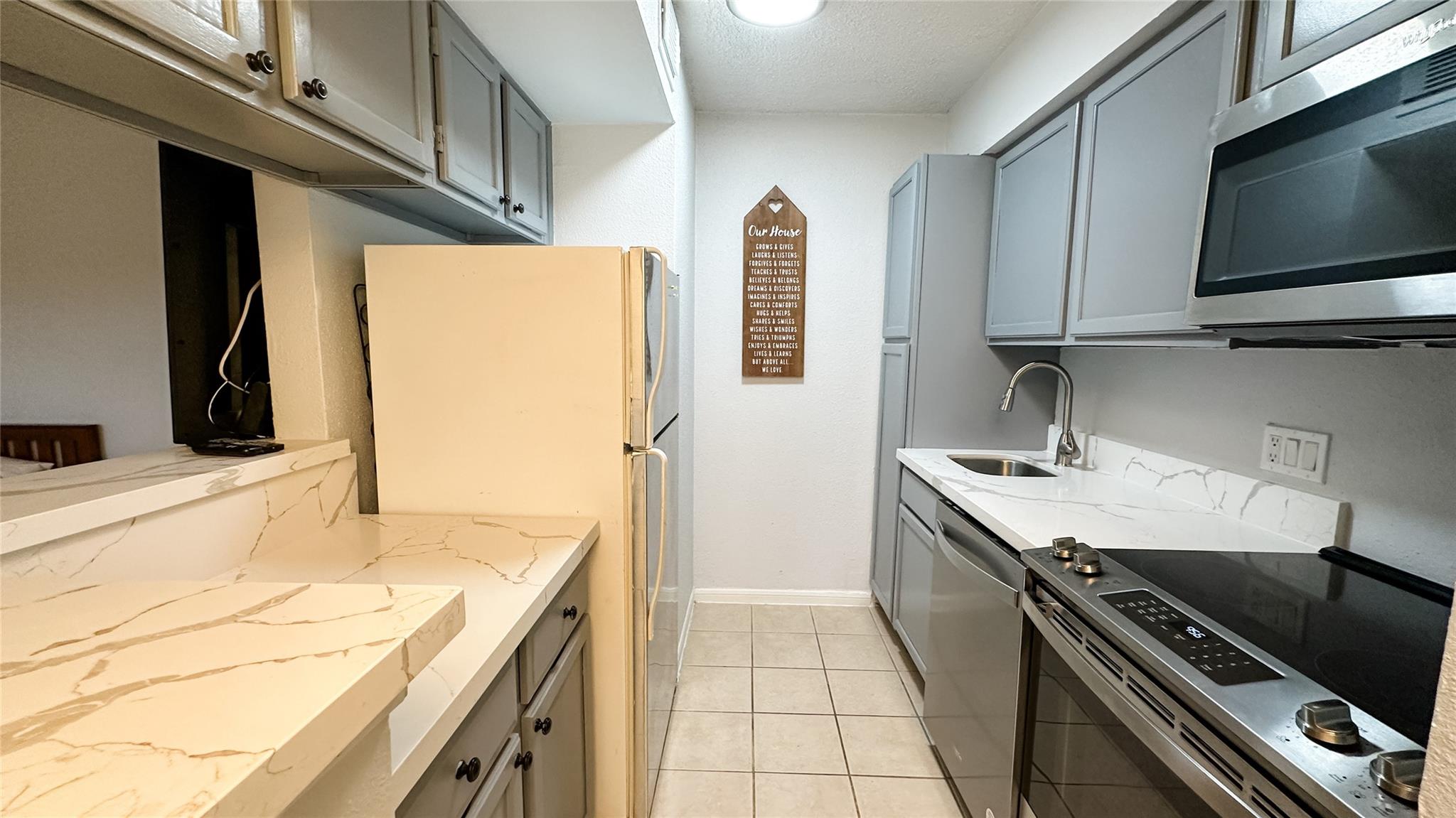 2120 El Paseo Street # 609
