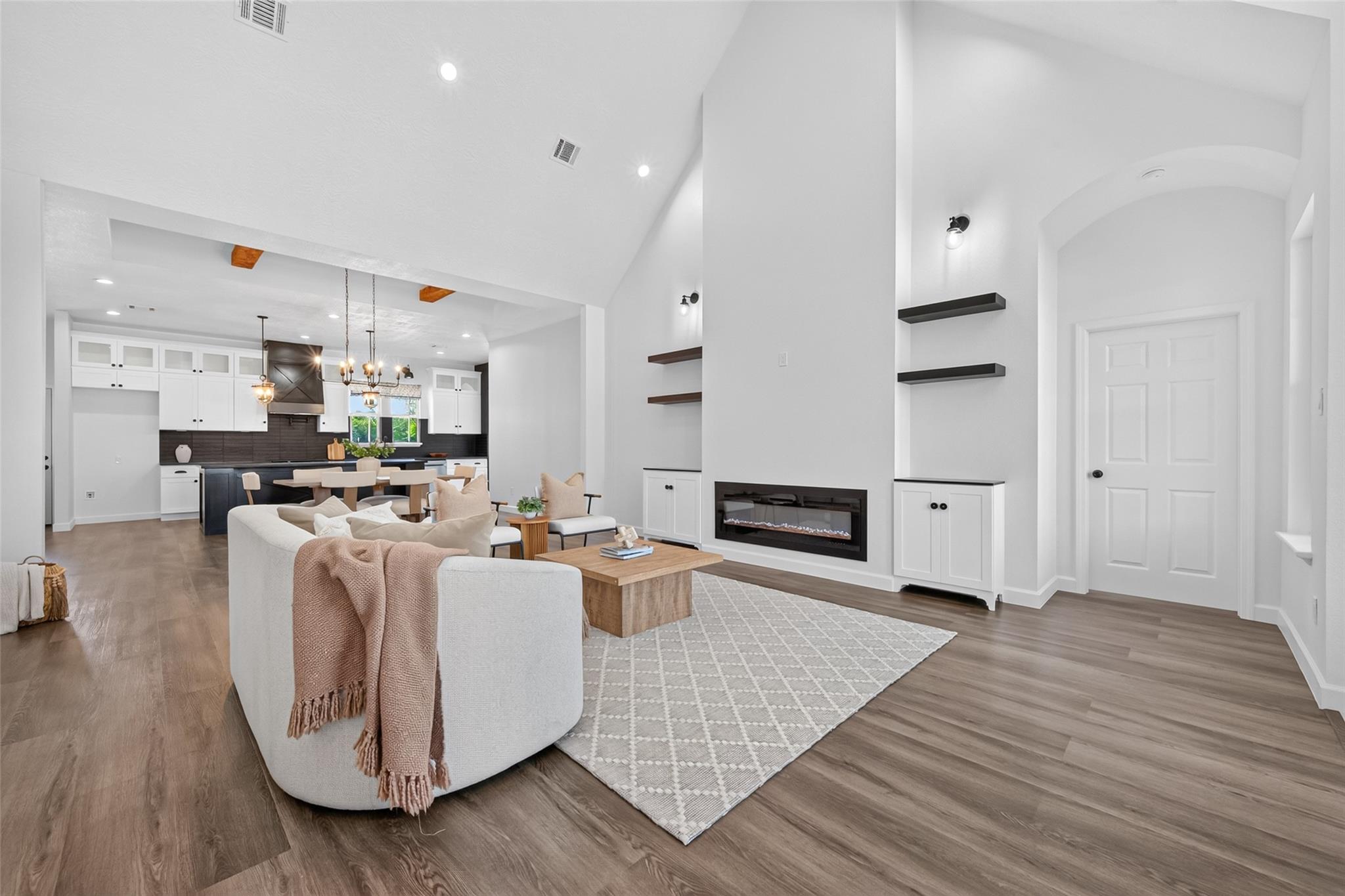 1118 Peter Pine Street