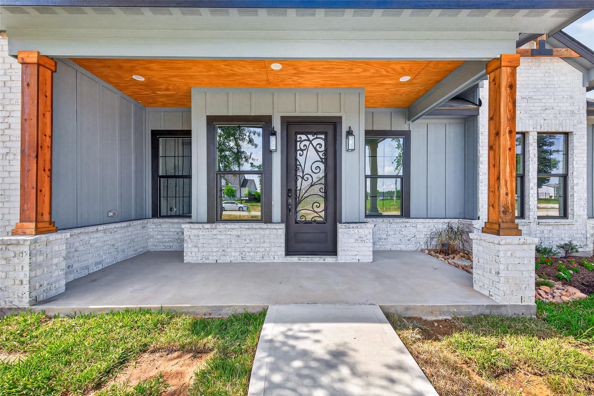 1118 Peter Pine Street