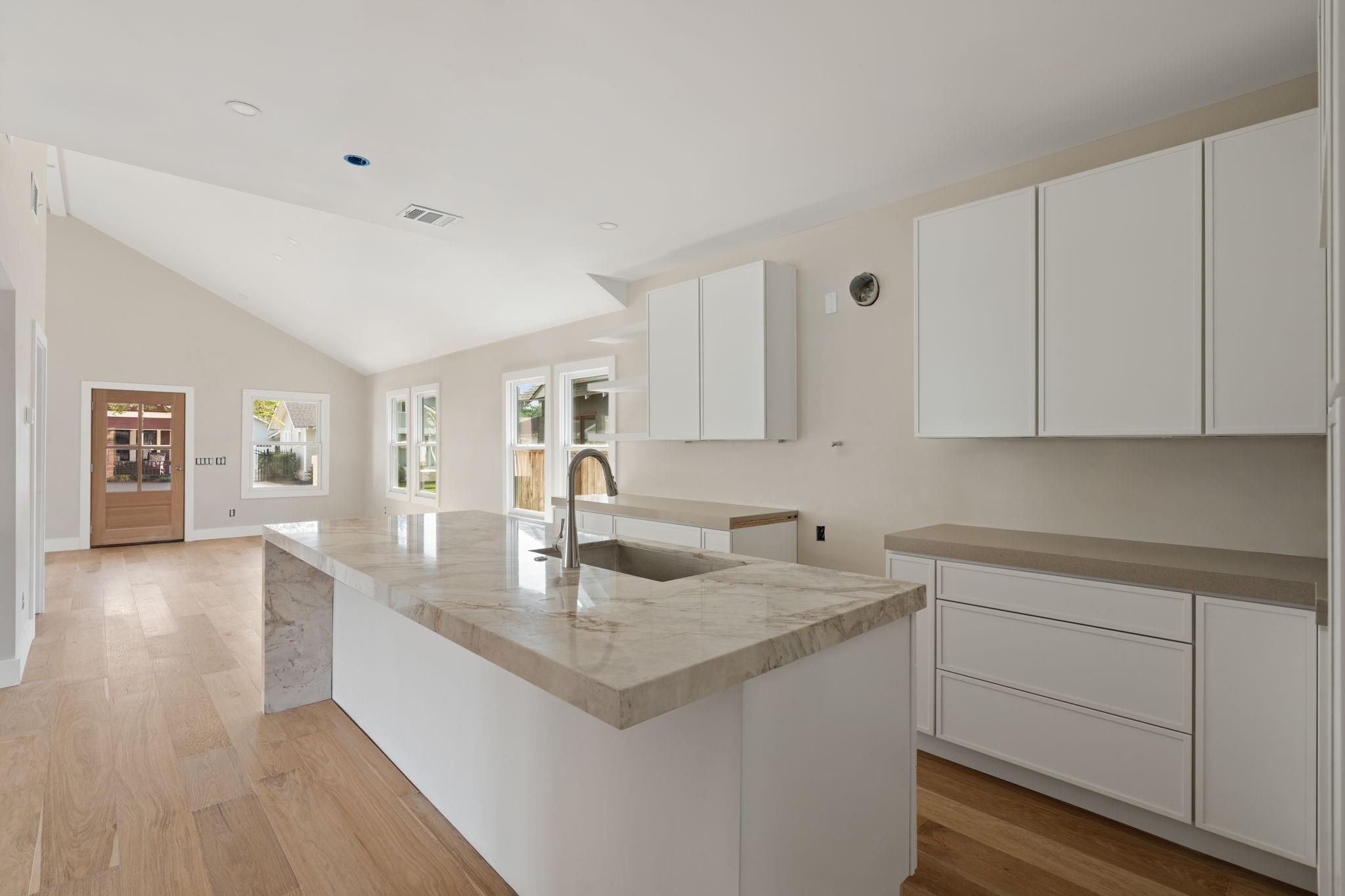 1011 W Cottage Street, Houston