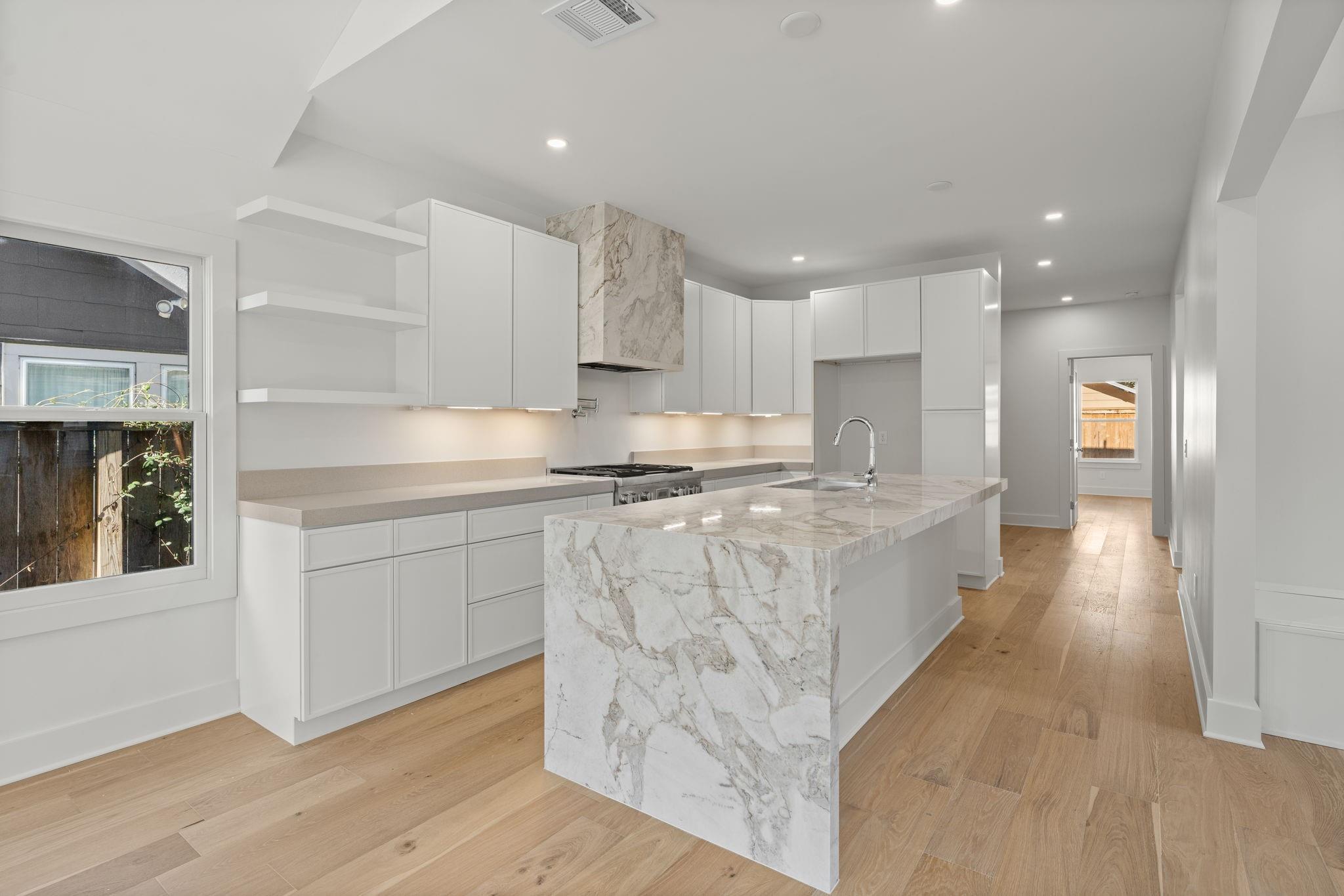 1011 W Cottage Street, Houston