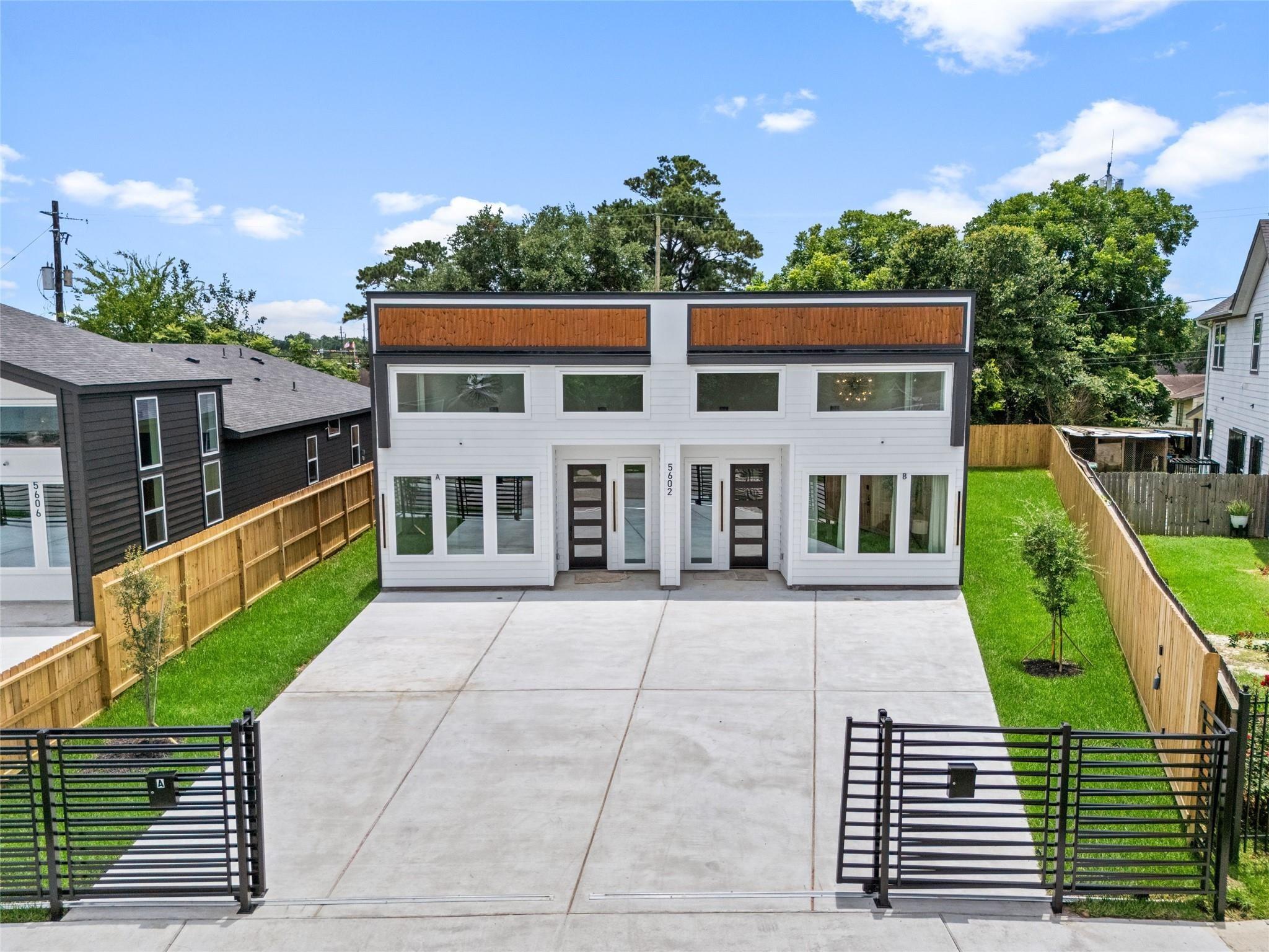 5602 Pershing Way