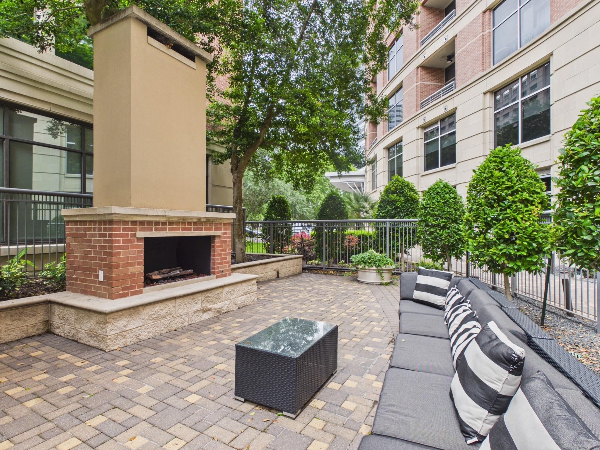 1901 Post Oak Blvd Boulevard # 2402
