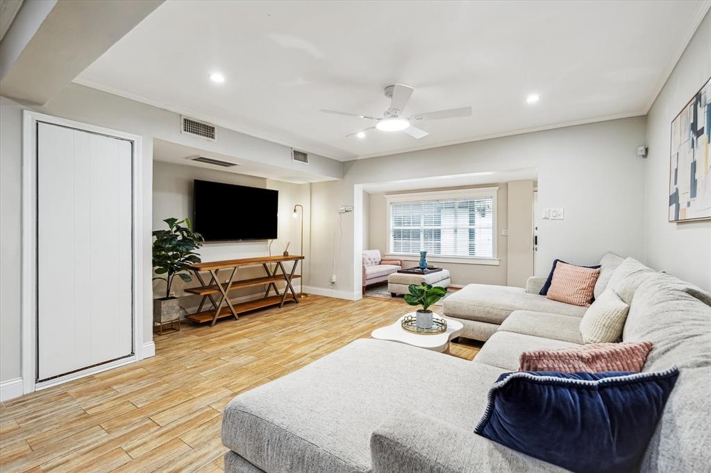 811 Lovett Boulevard # 26