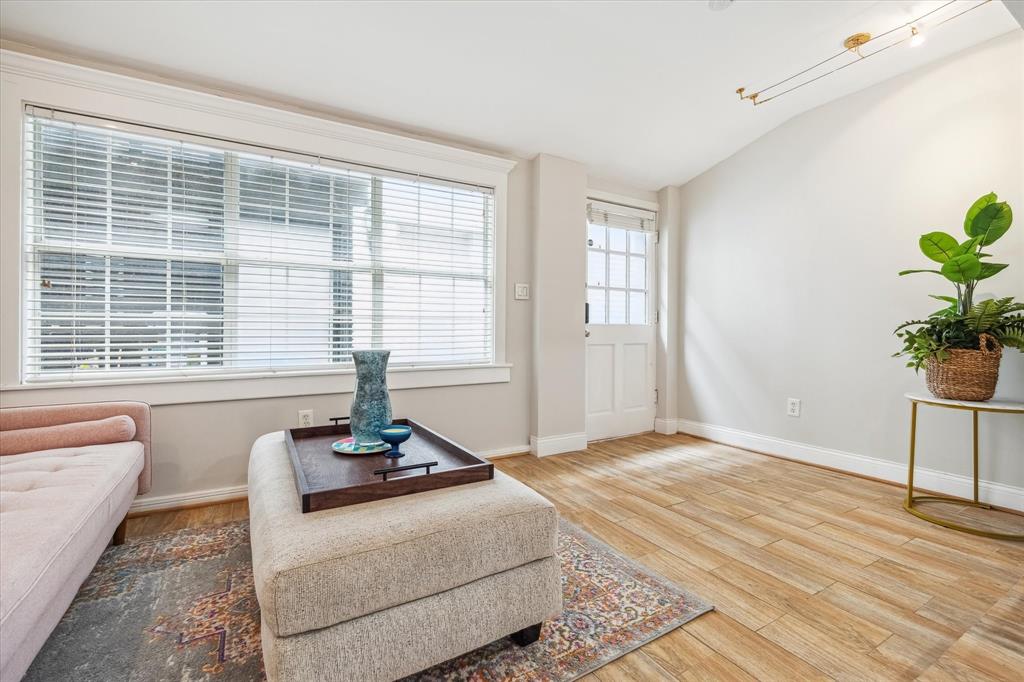 811 Lovett Boulevard # 26