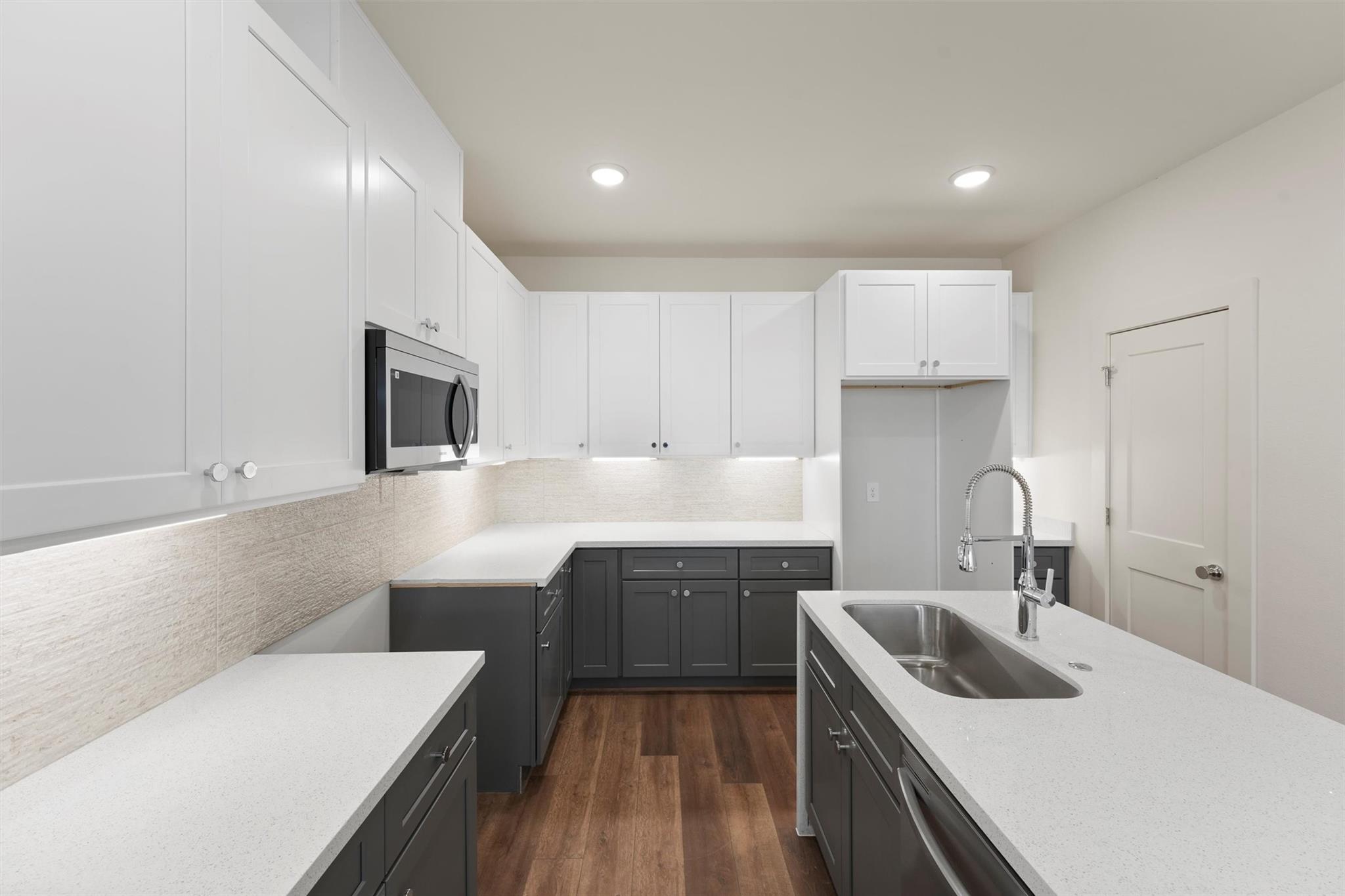881 Rachel Street Unit: D - E