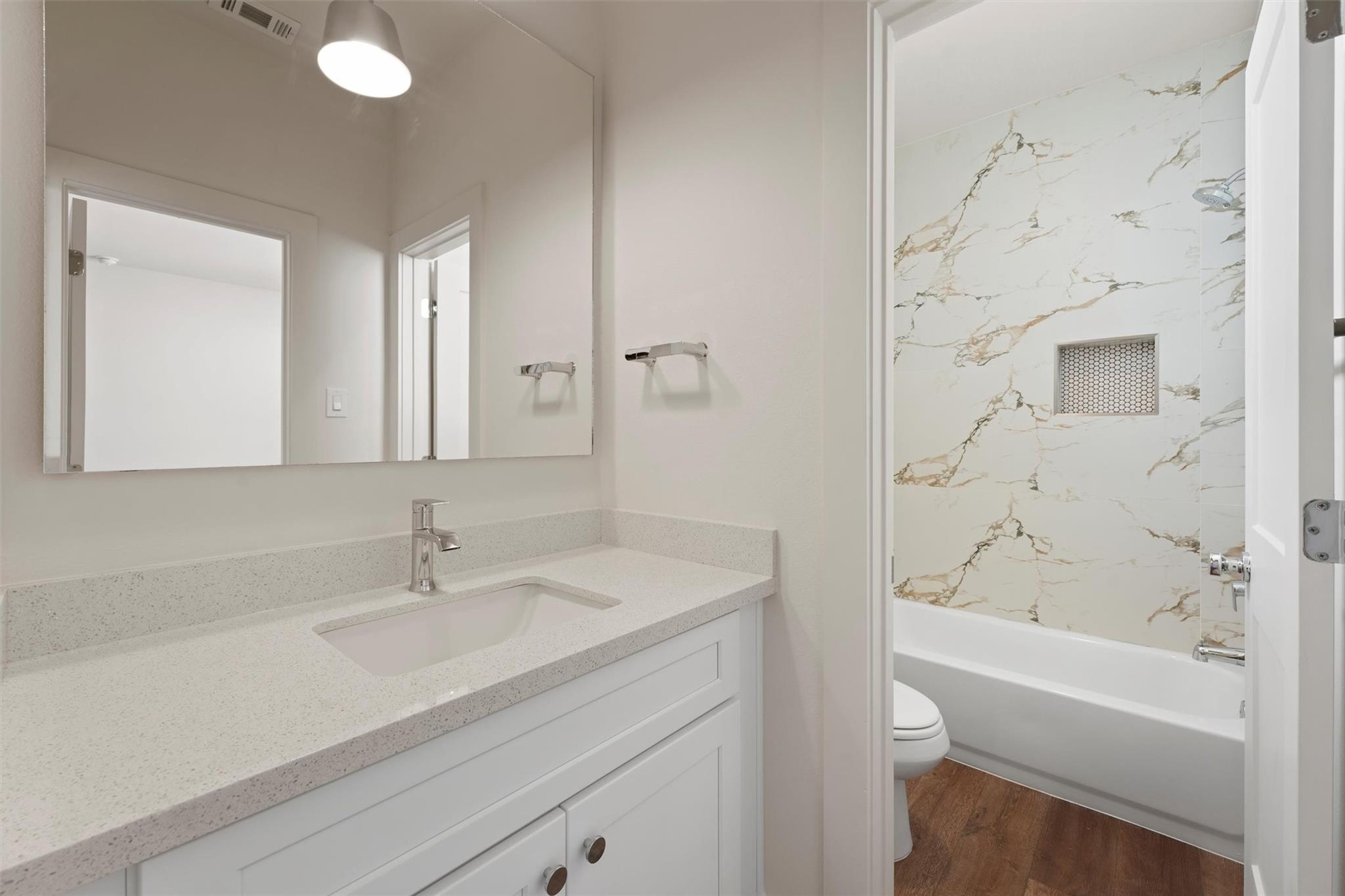 881 Rachel Street Unit: D - E
