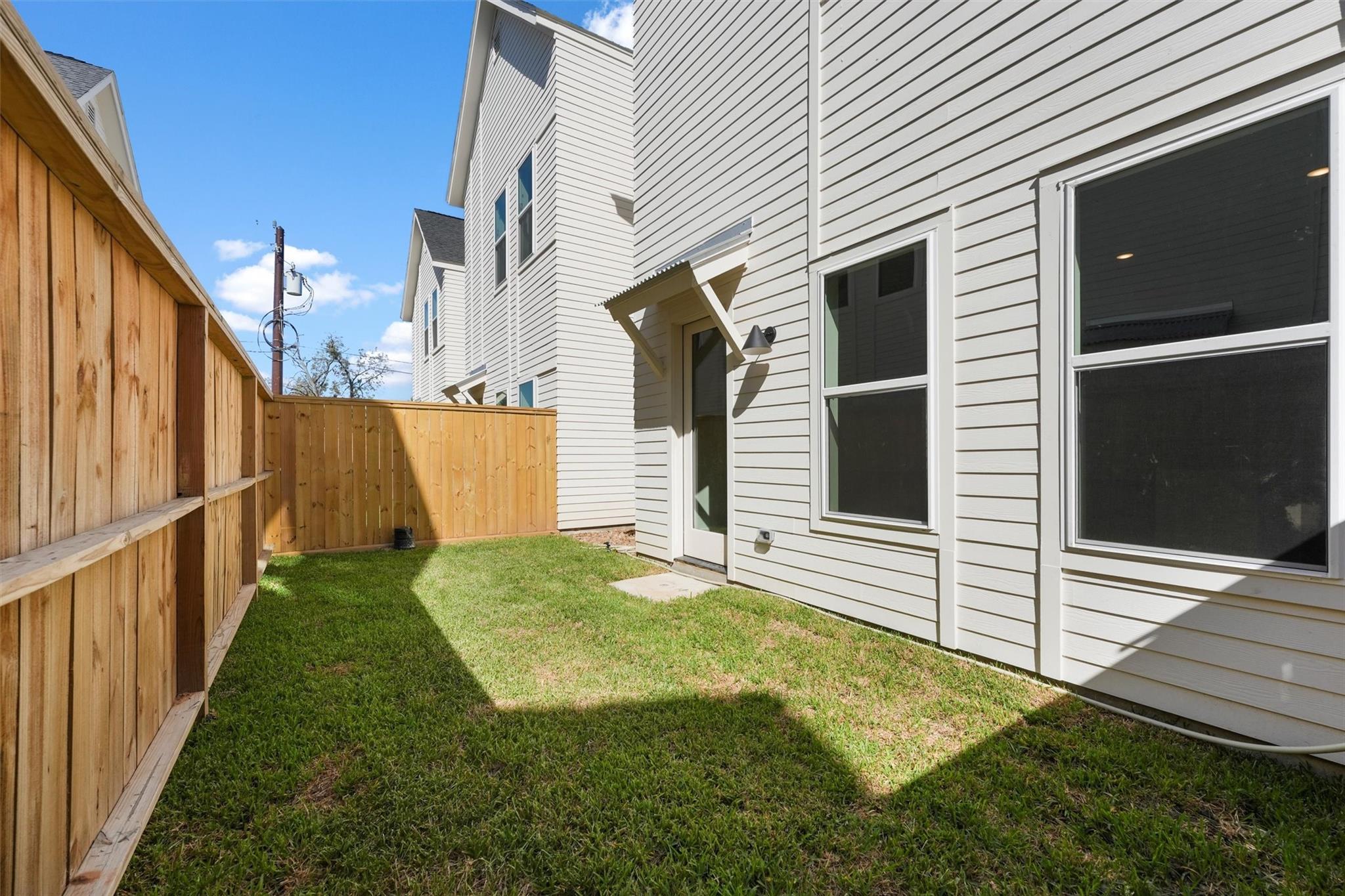 881 Rachel Street Unit: D - E