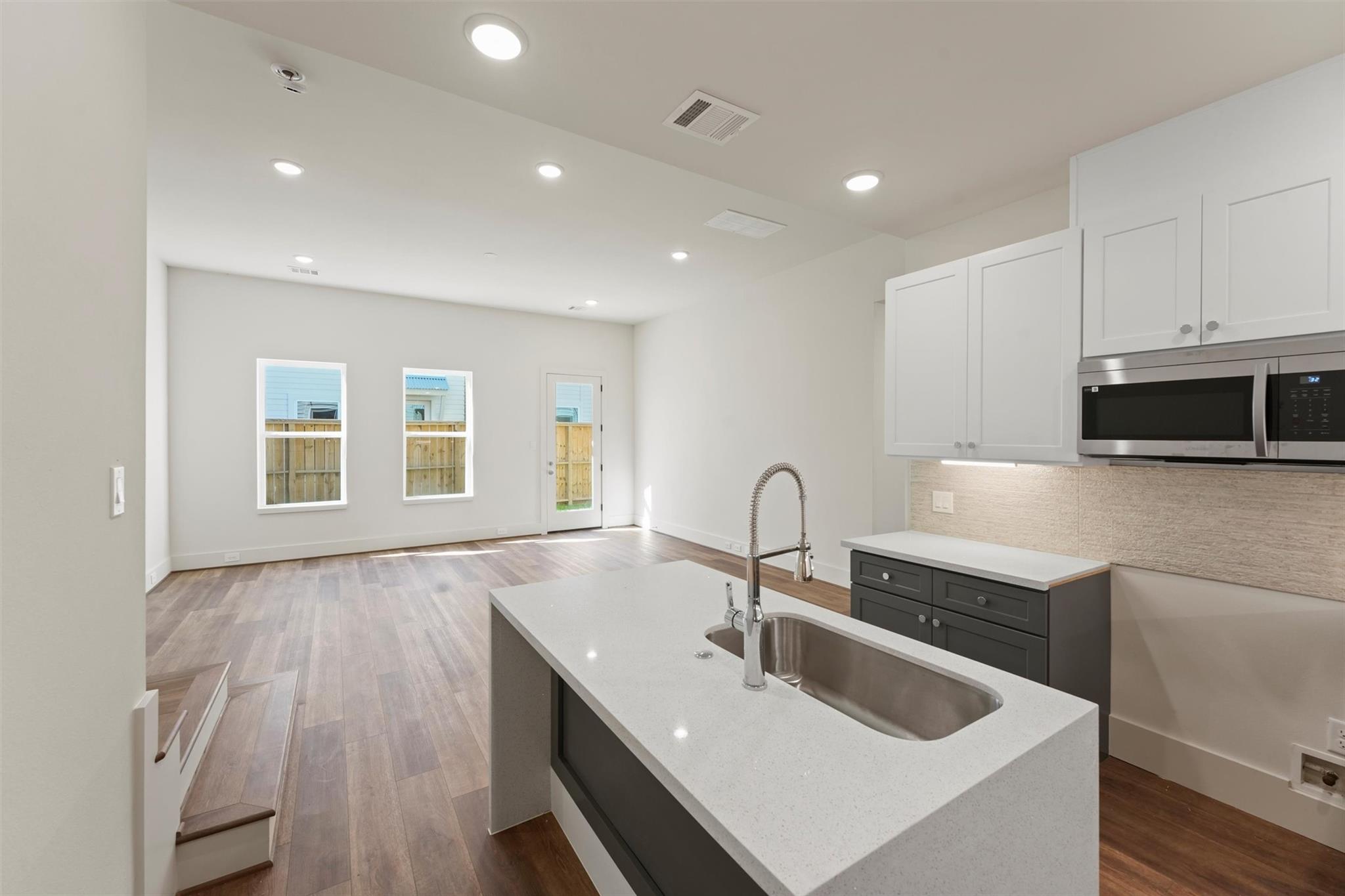 881 Rachel Street Unit: D - E