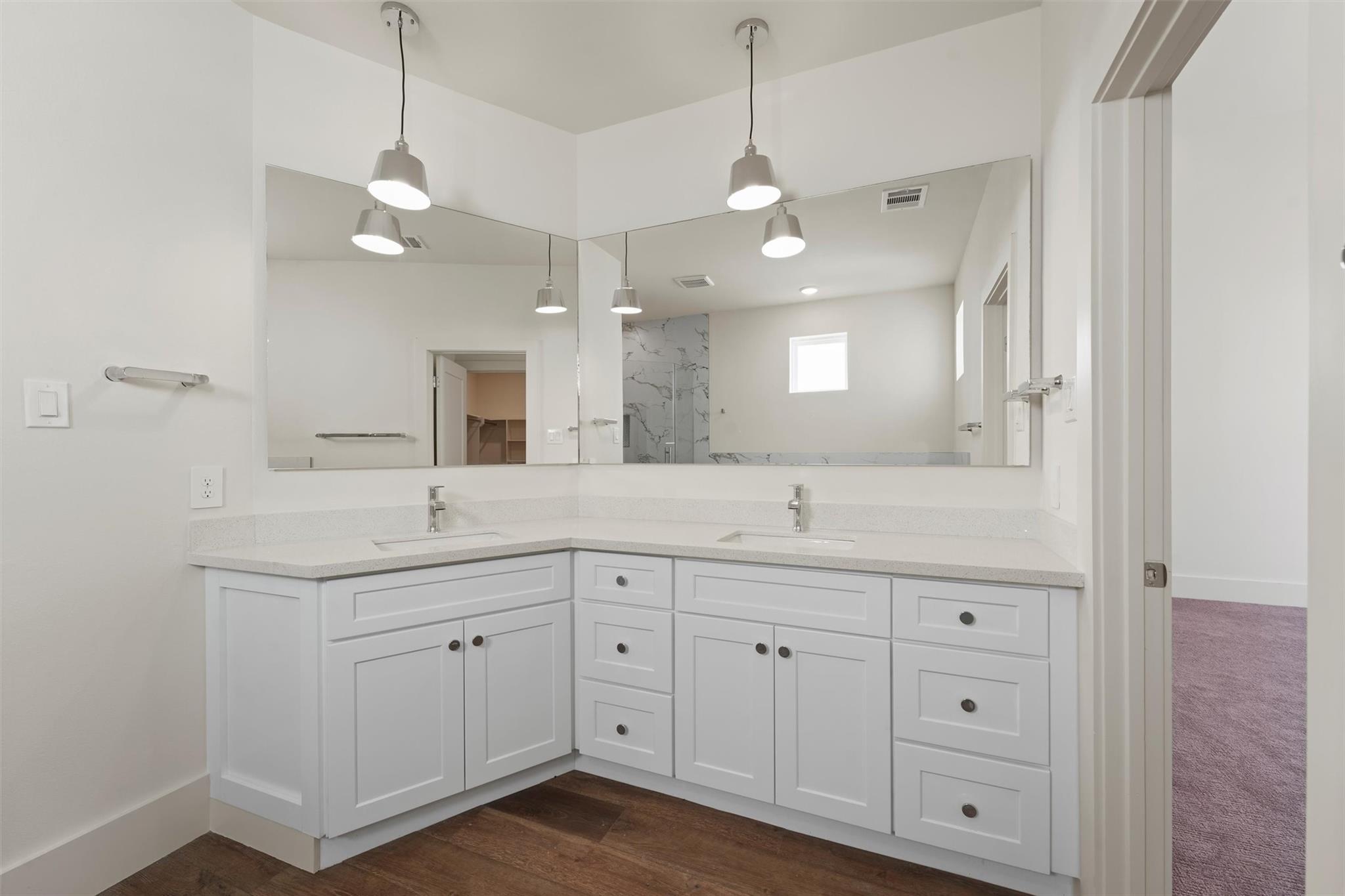 881 Rachel Street Unit: D - E