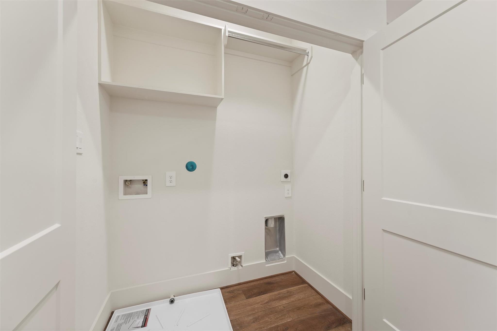 881 Rachel Street Unit: D - E