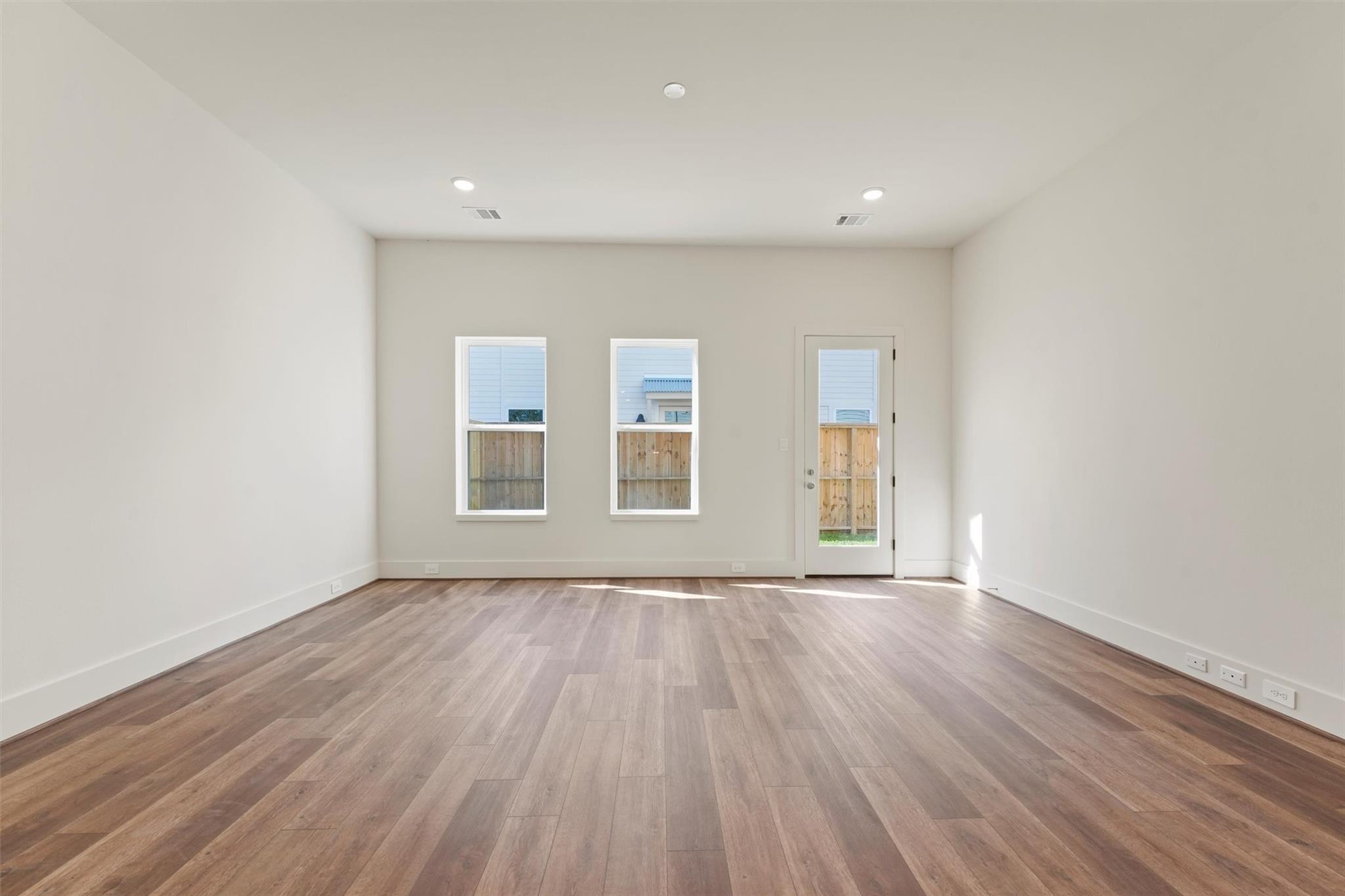 881 Rachel Street Unit: D - E