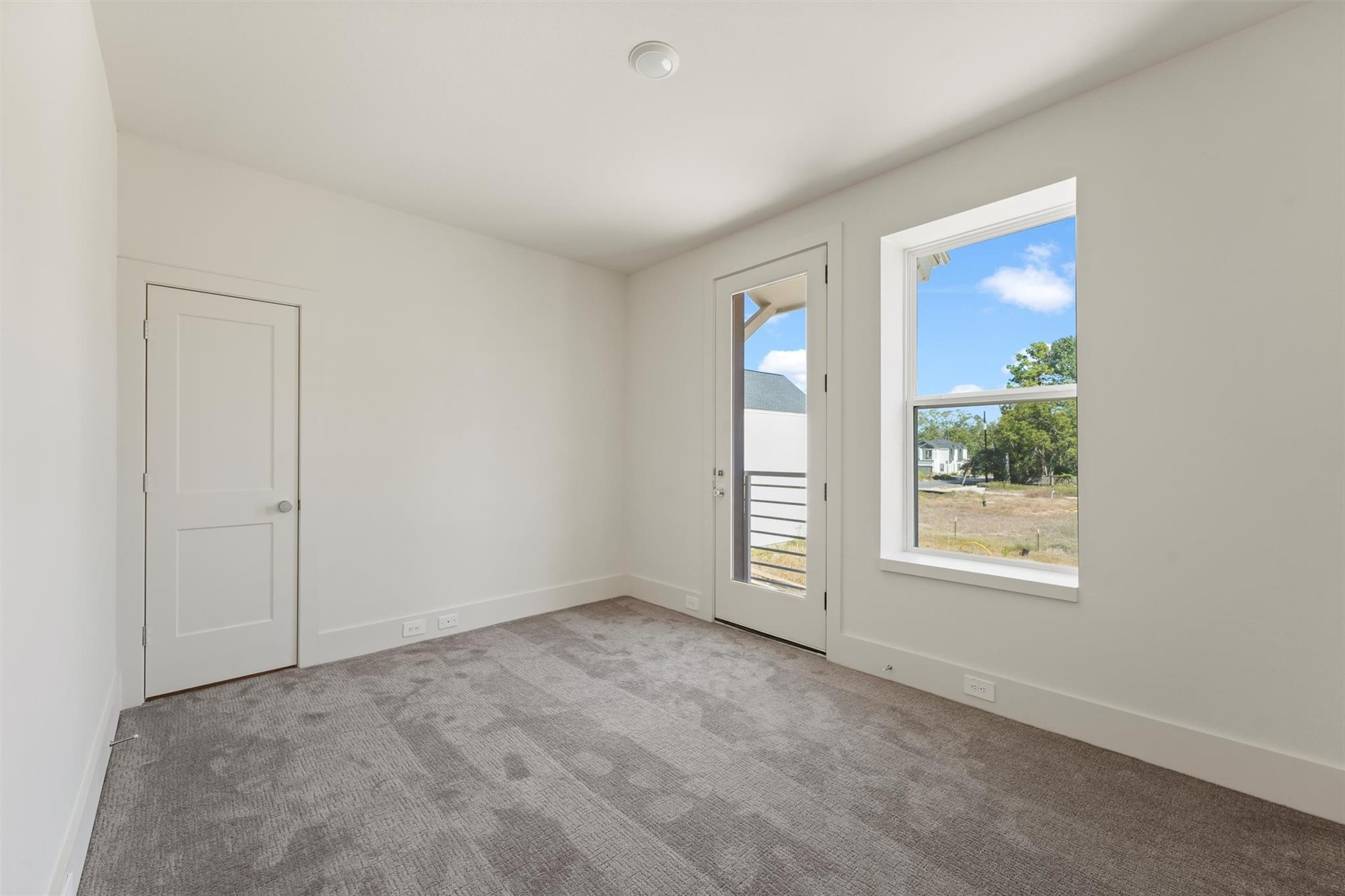 881 Rachel Street Unit: D - E