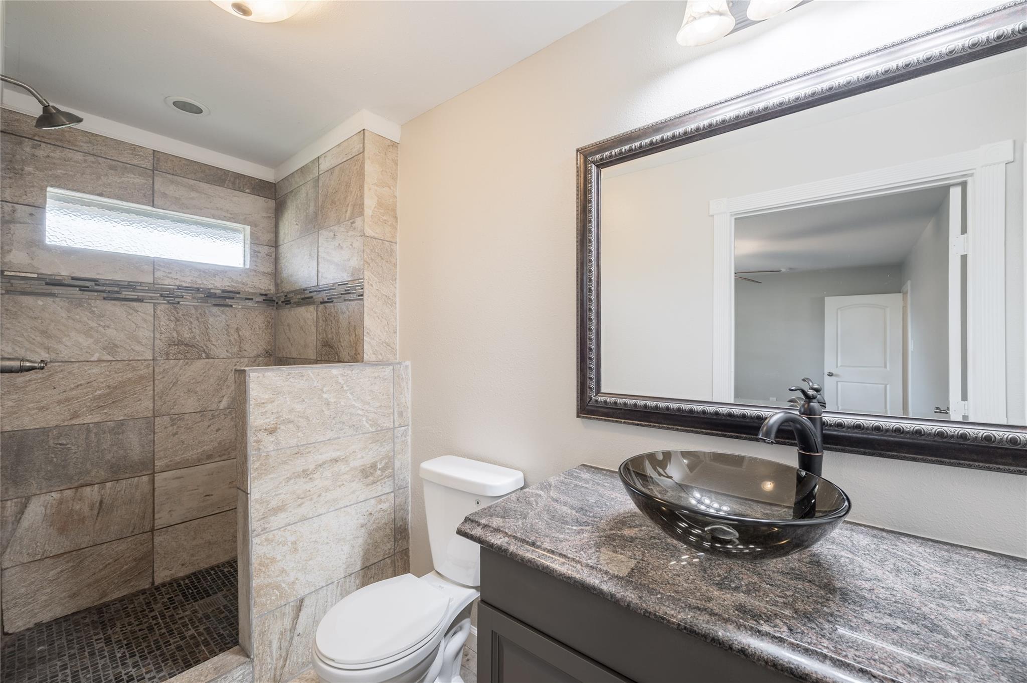 809 Newport Boulevard