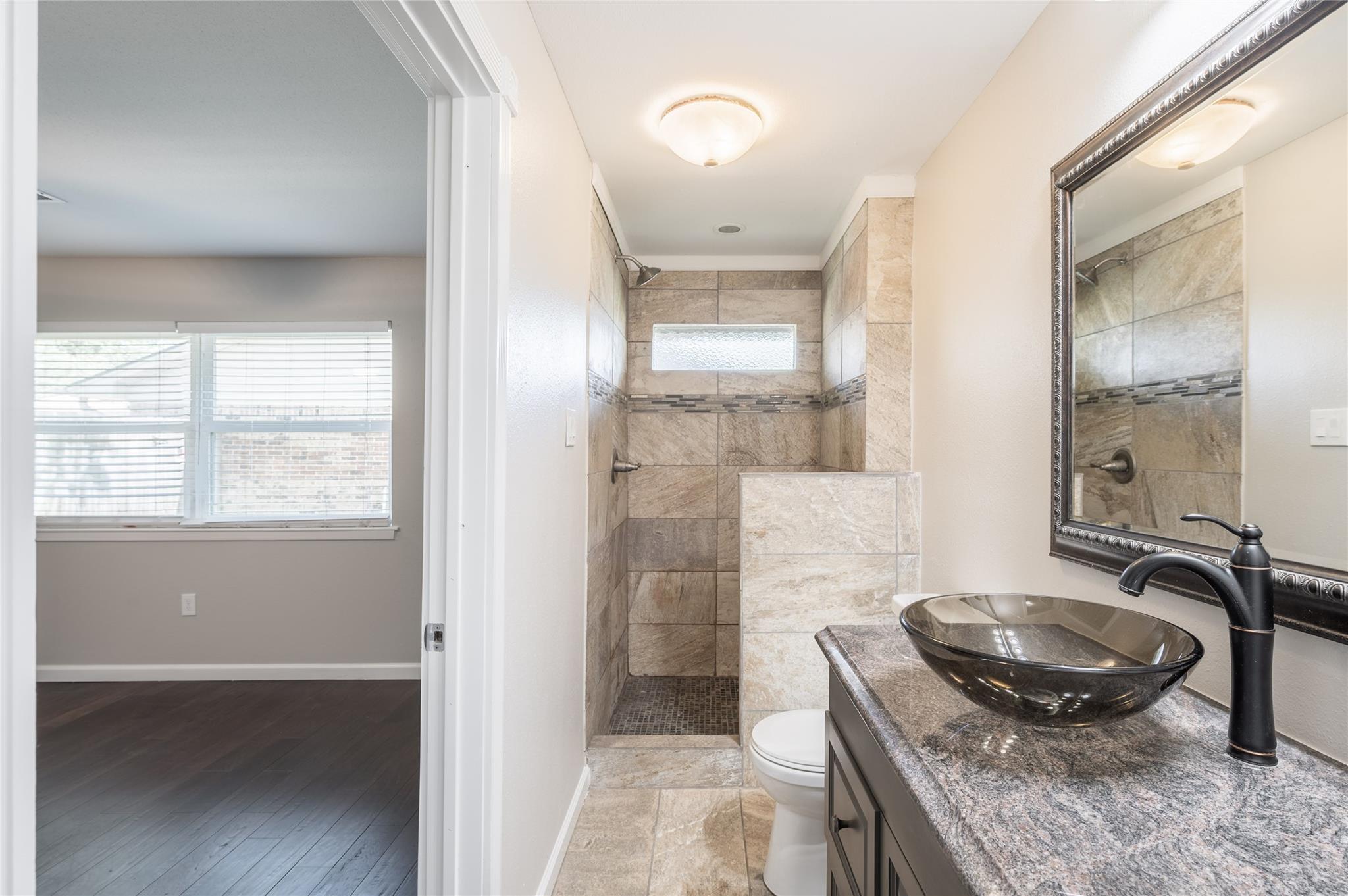 809 Newport Boulevard