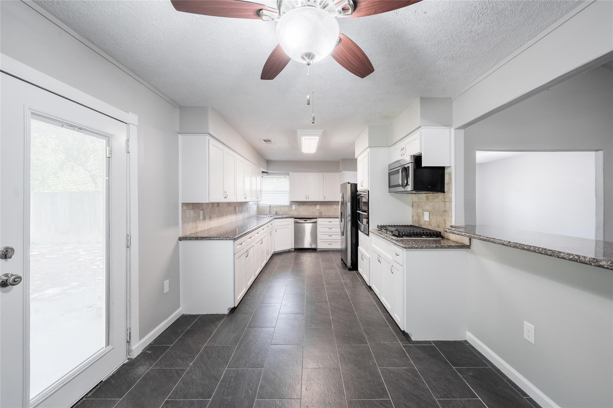 809 Newport Boulevard