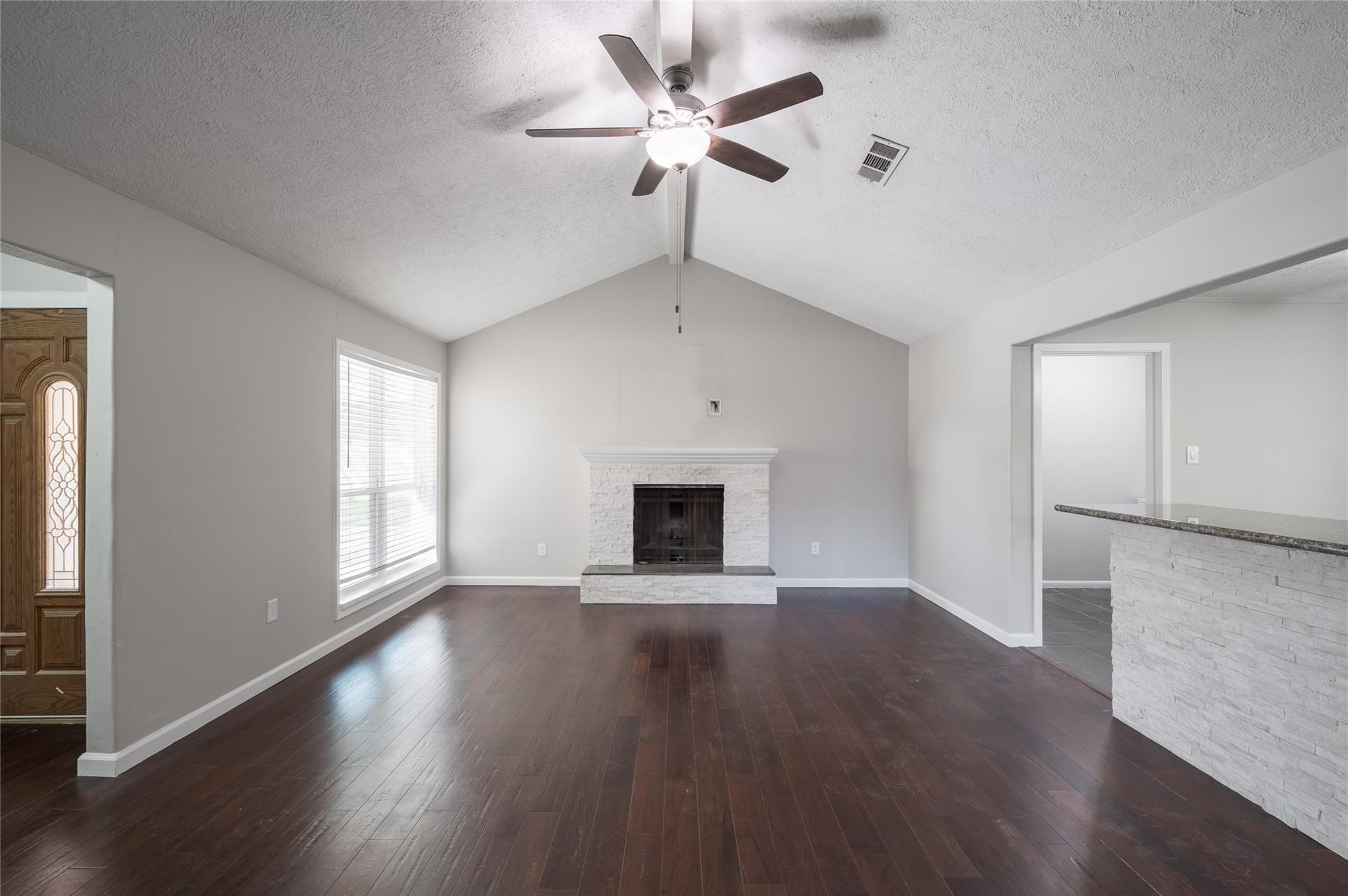 809 Newport Boulevard