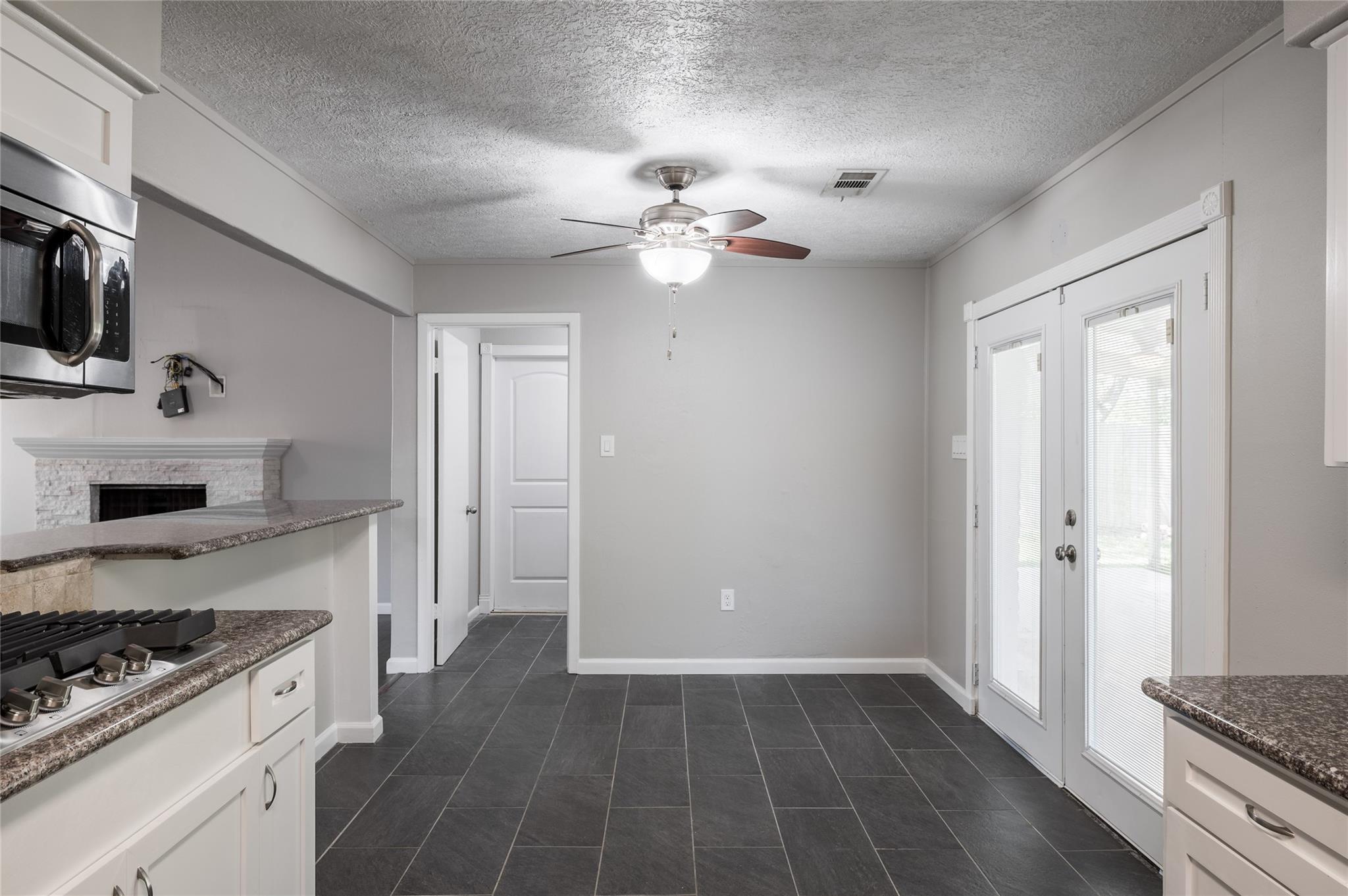 809 Newport Boulevard