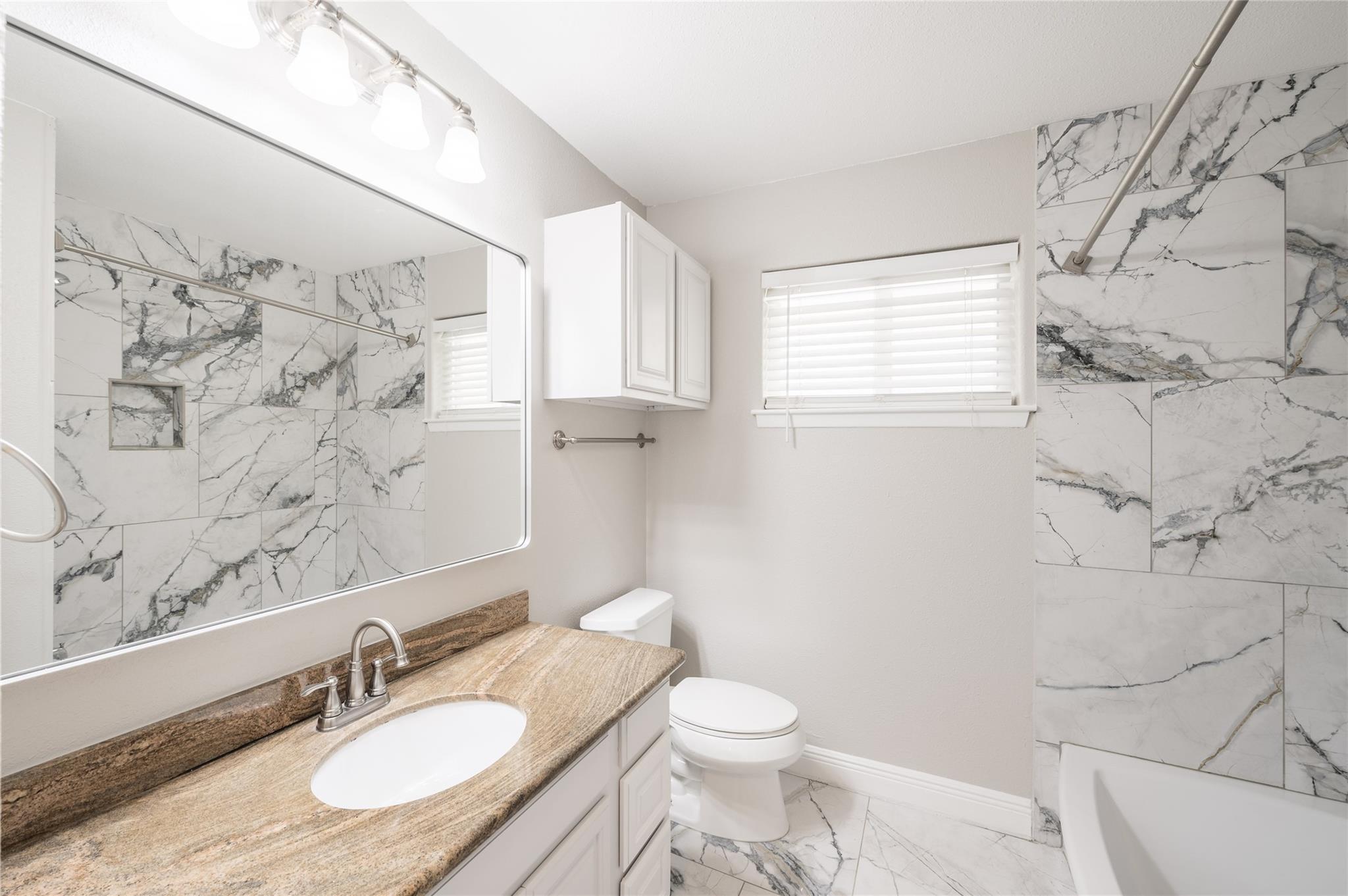 809 Newport Boulevard