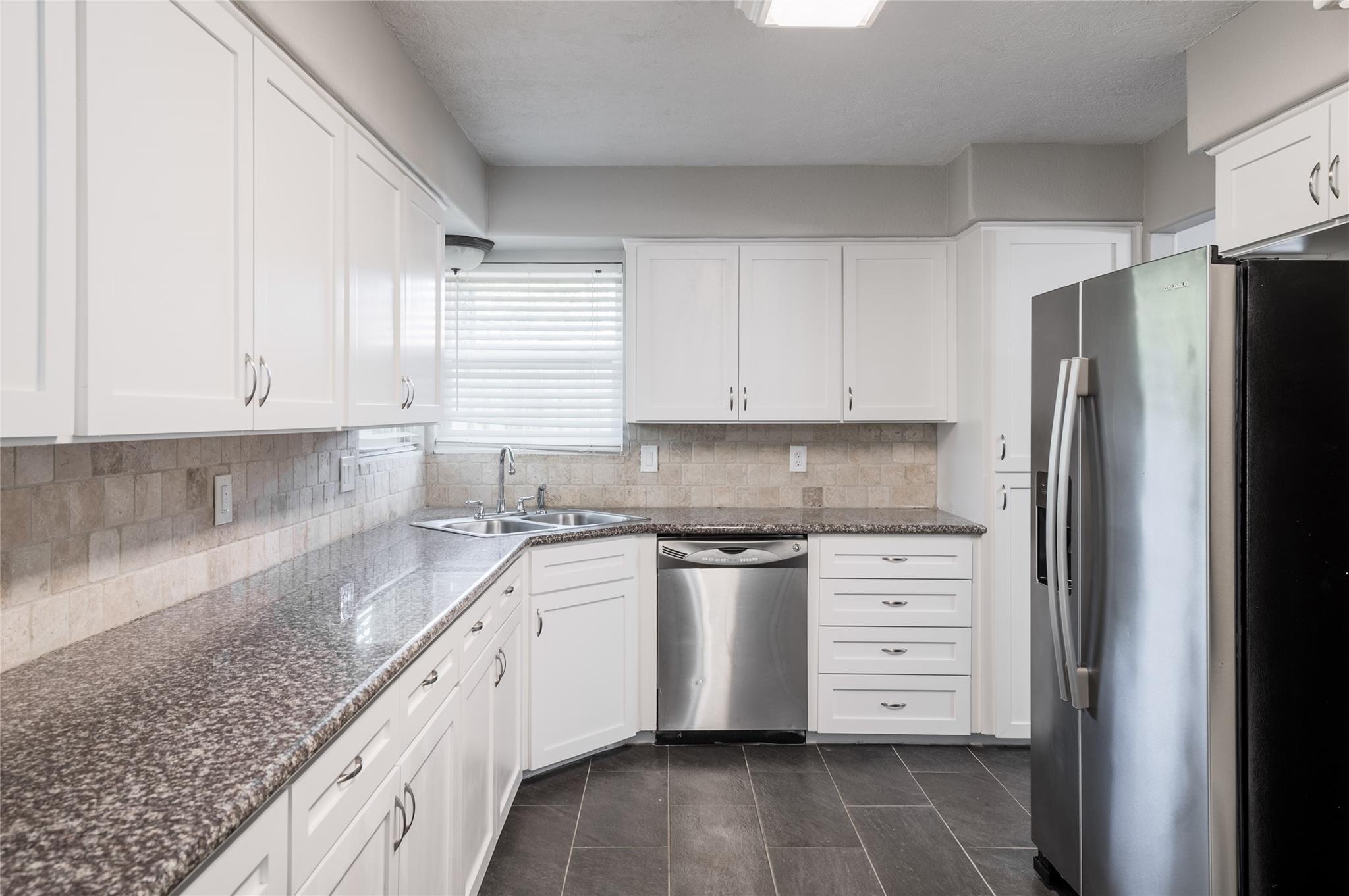 809 Newport Boulevard