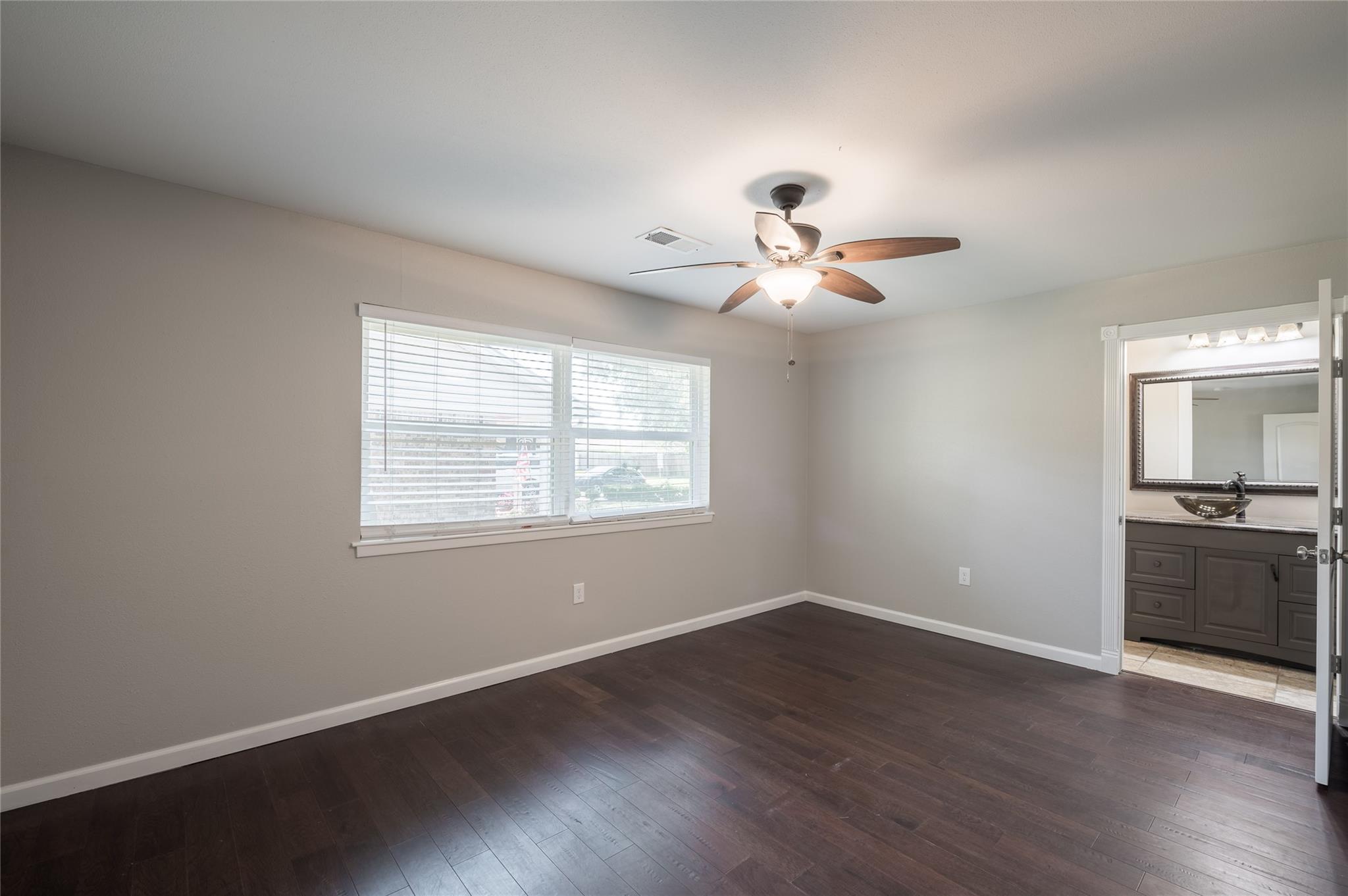 809 Newport Boulevard