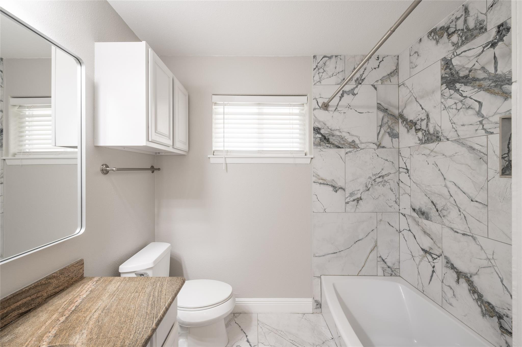 809 Newport Boulevard