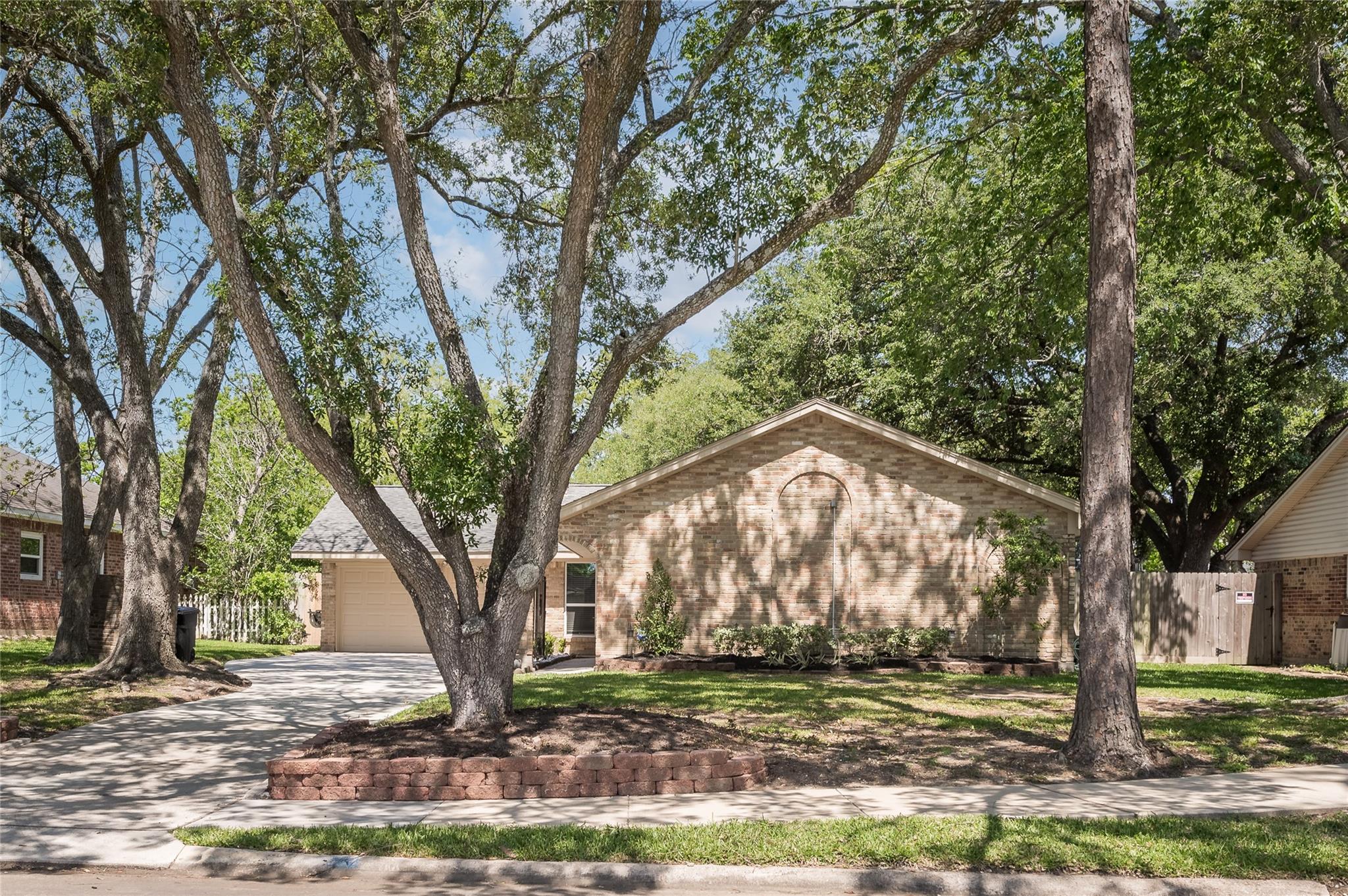 809 Newport Boulevard