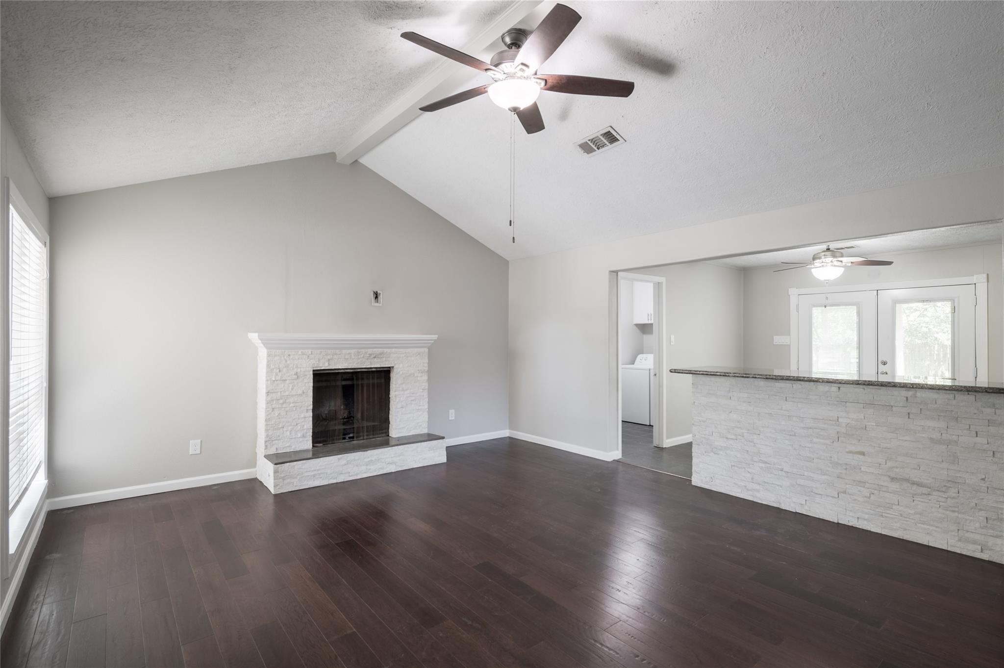 809 Newport Boulevard