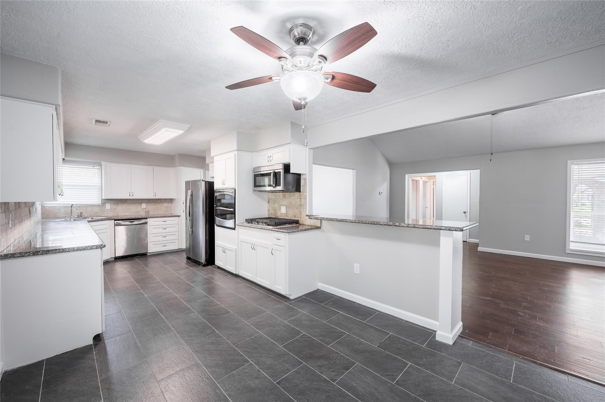 809 Newport Boulevard