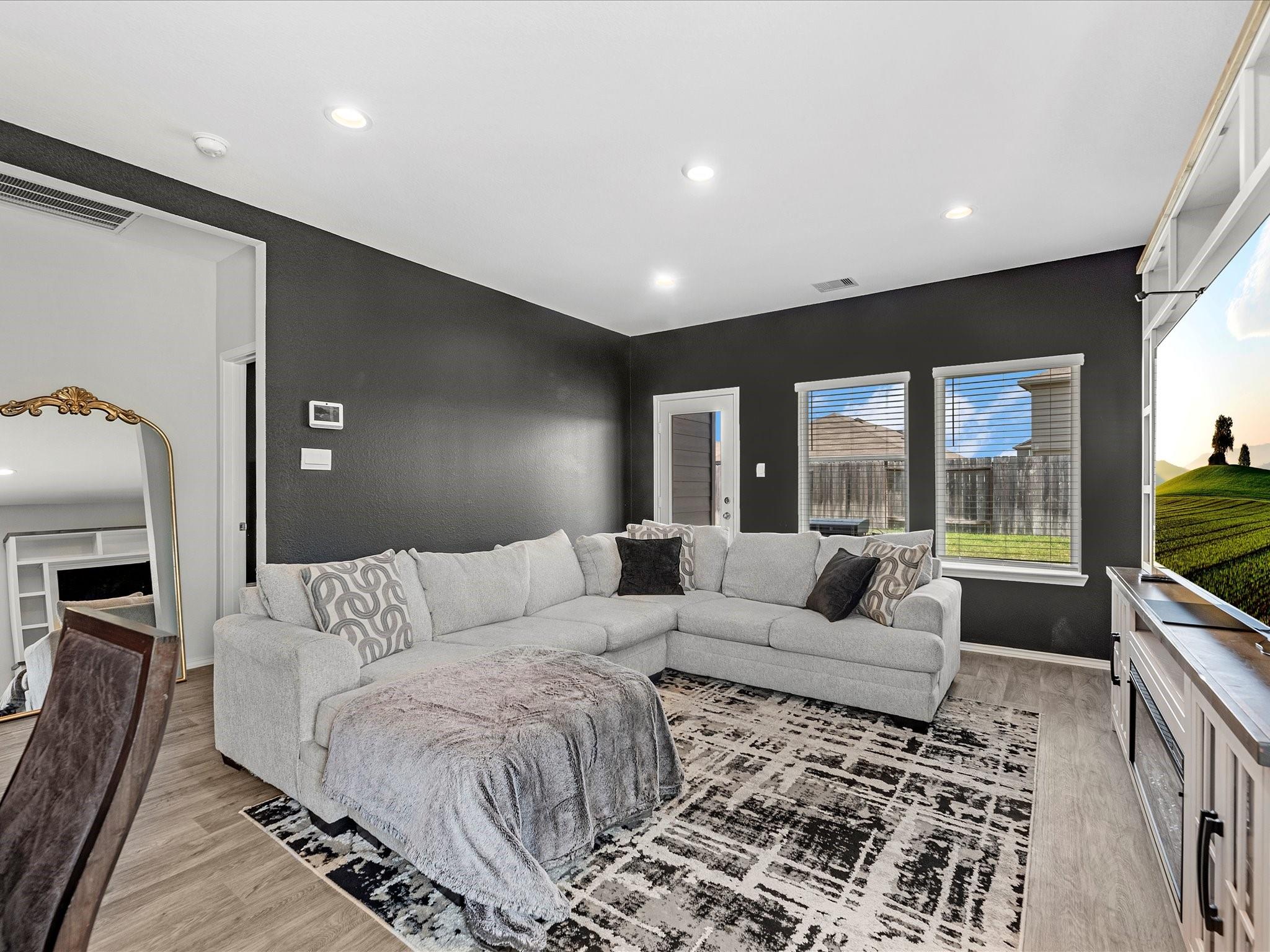 5455 Pinetree Crescent Lane