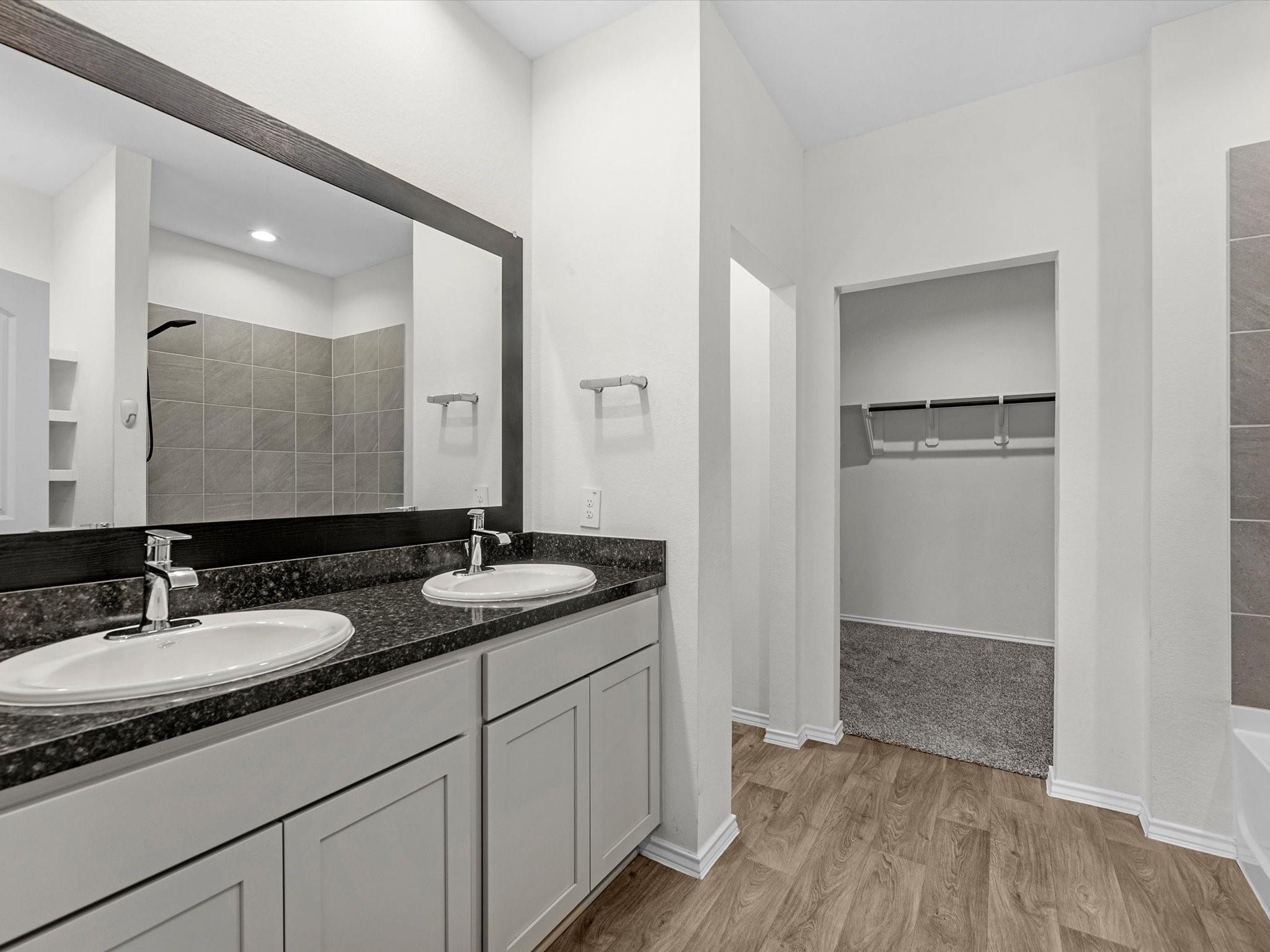 5455 Pinetree Crescent Lane