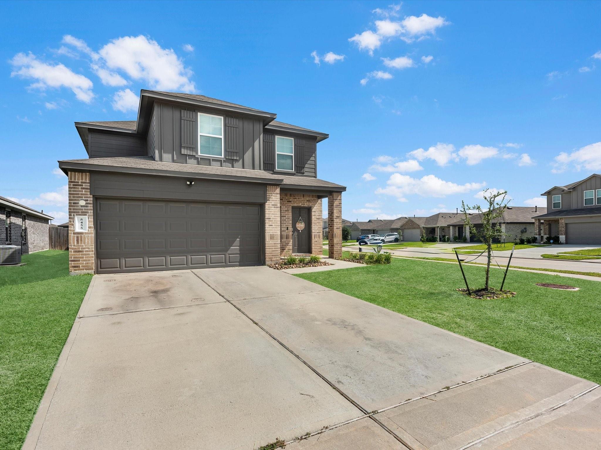5455 Pinetree Crescent Lane