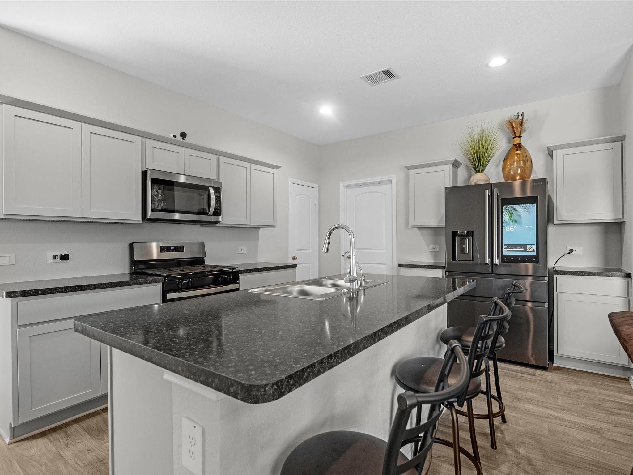 5455 Pinetree Crescent Lane